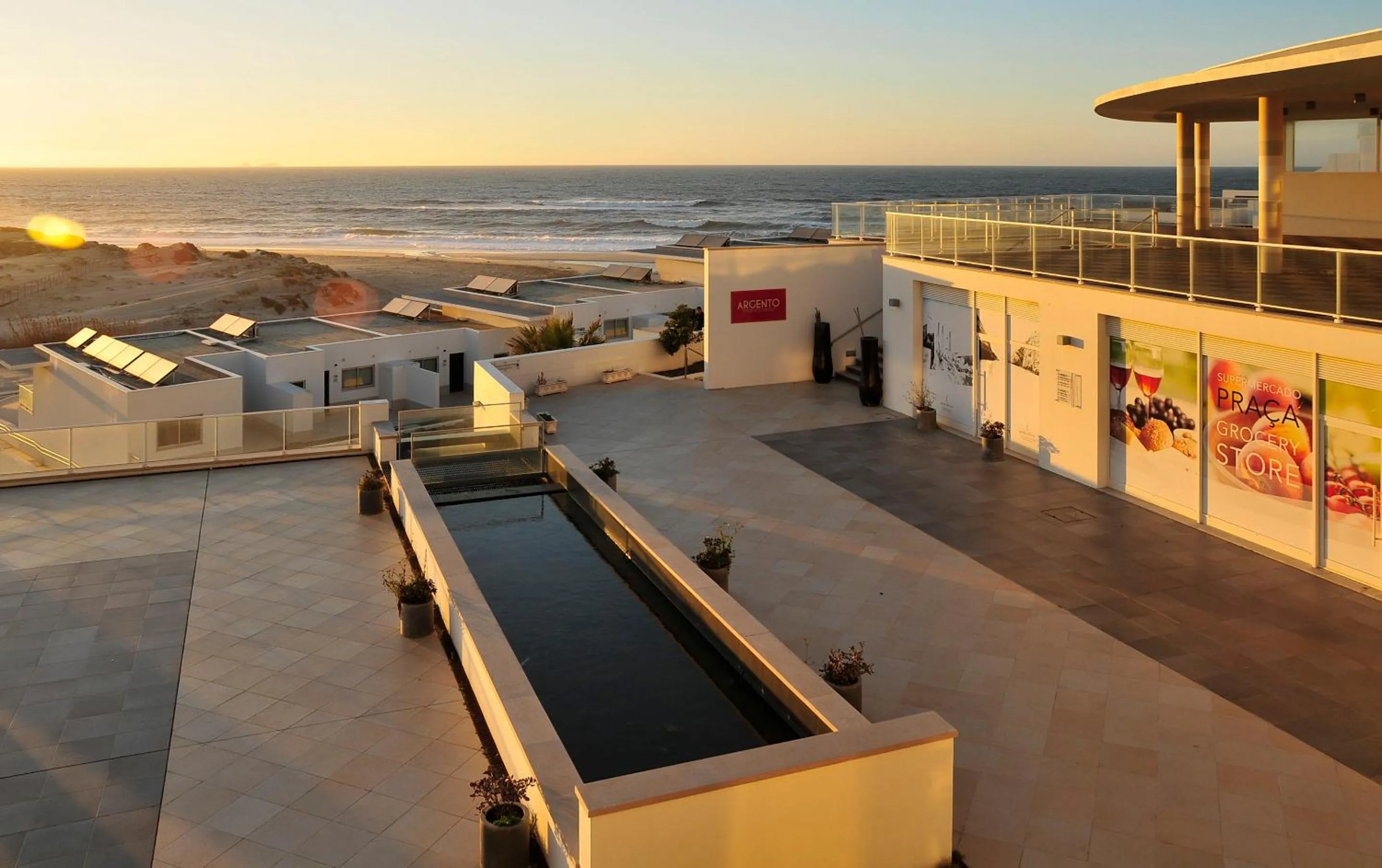 Restaurant/places to eat in Praia Del Rei SeaView
