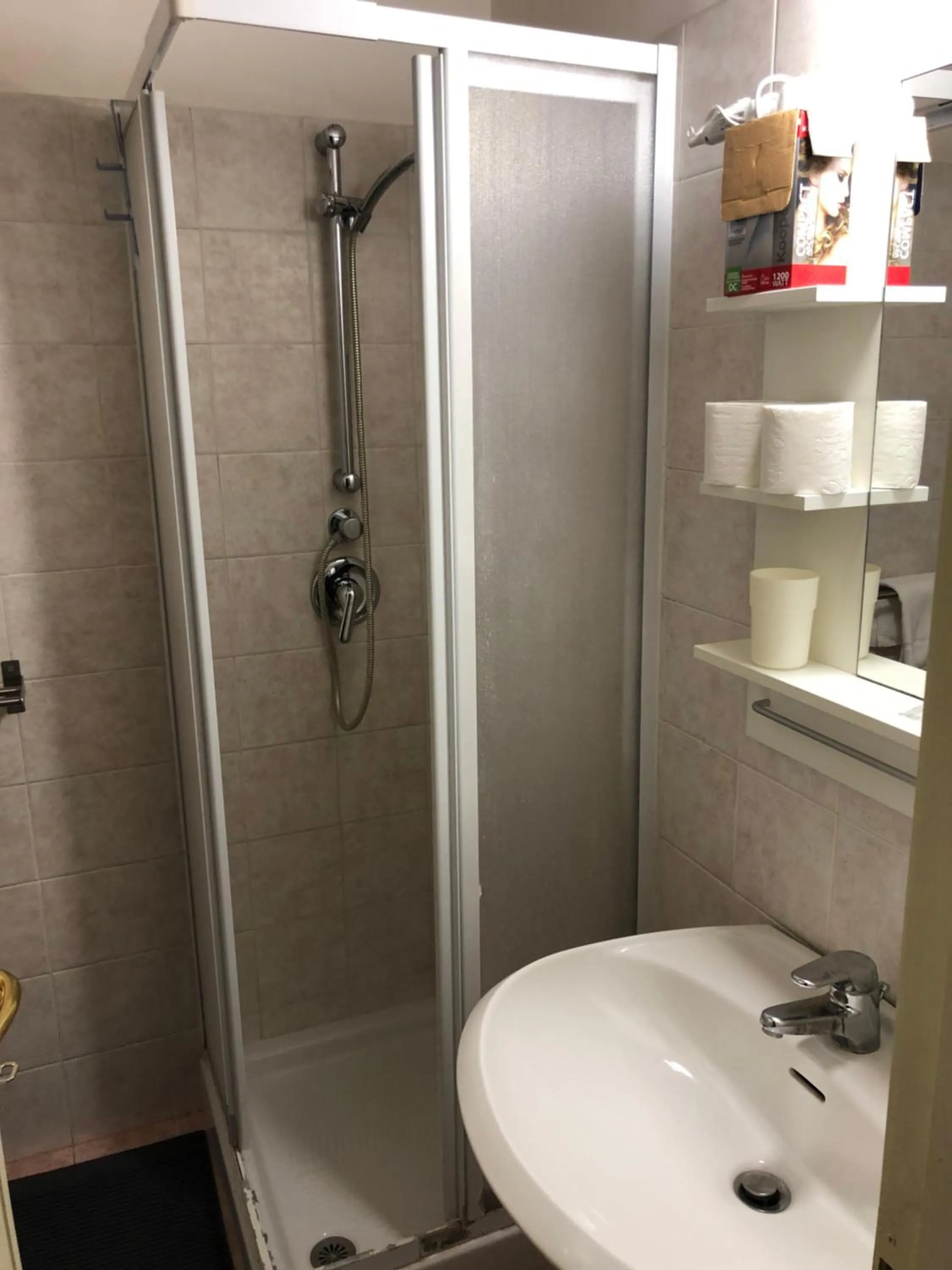 Bathroom in Domus Santa Caterina