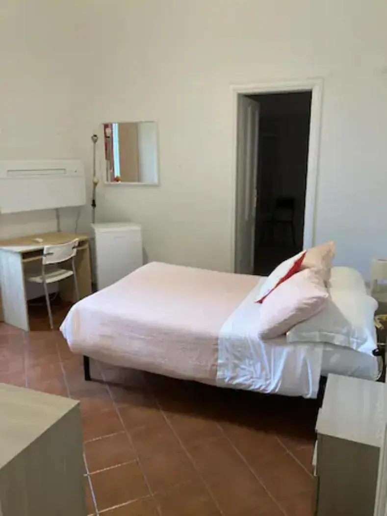 Double Room with Private External Bathroom in Domus Santa Caterina Double Room with Private External Bathroom in Domus Santa Caterina