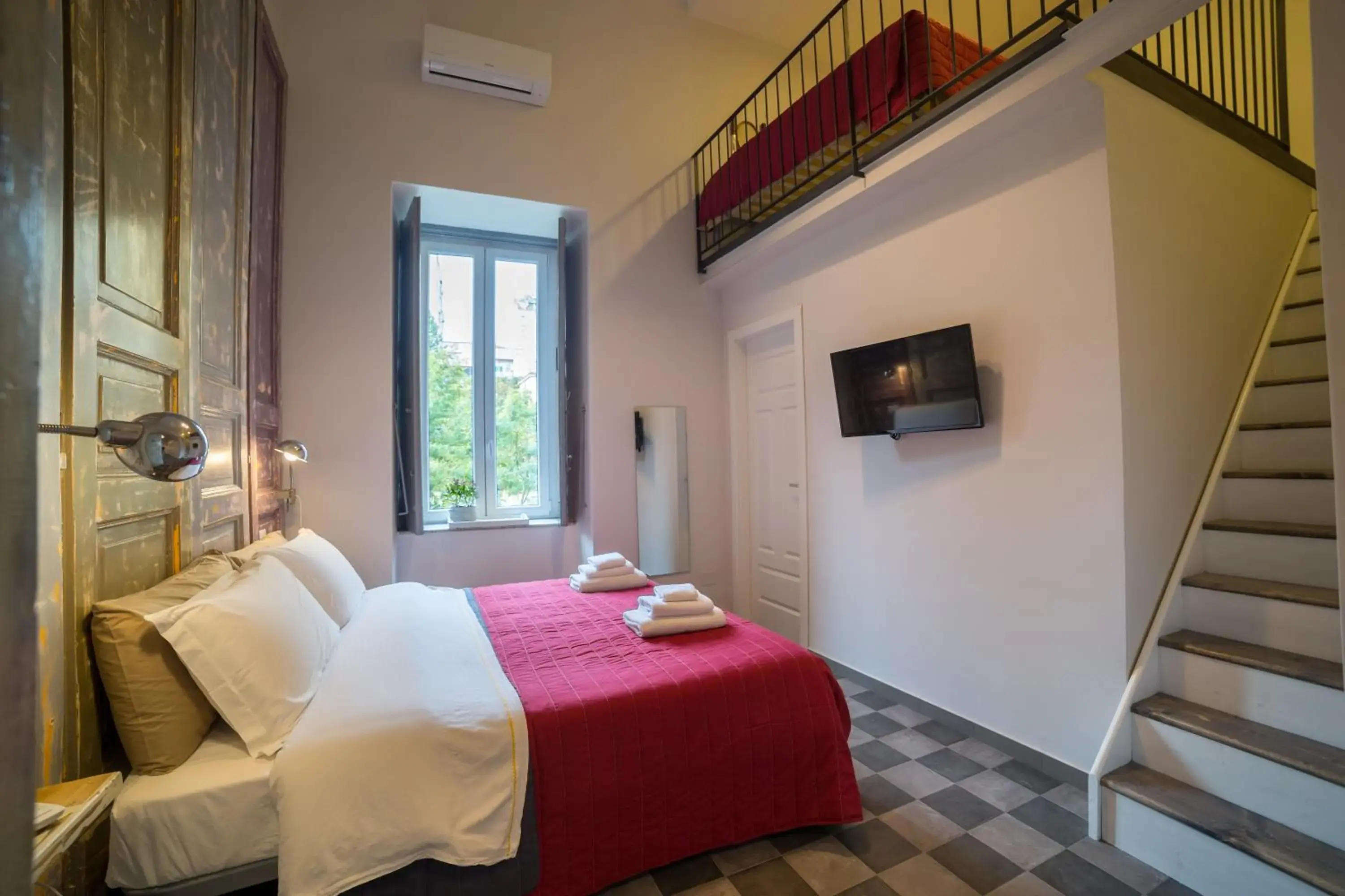 Quadruple Room with Garden View in The Foria House by House In Naples Quadruple Room with Garden View in The Foria House by House In Naples