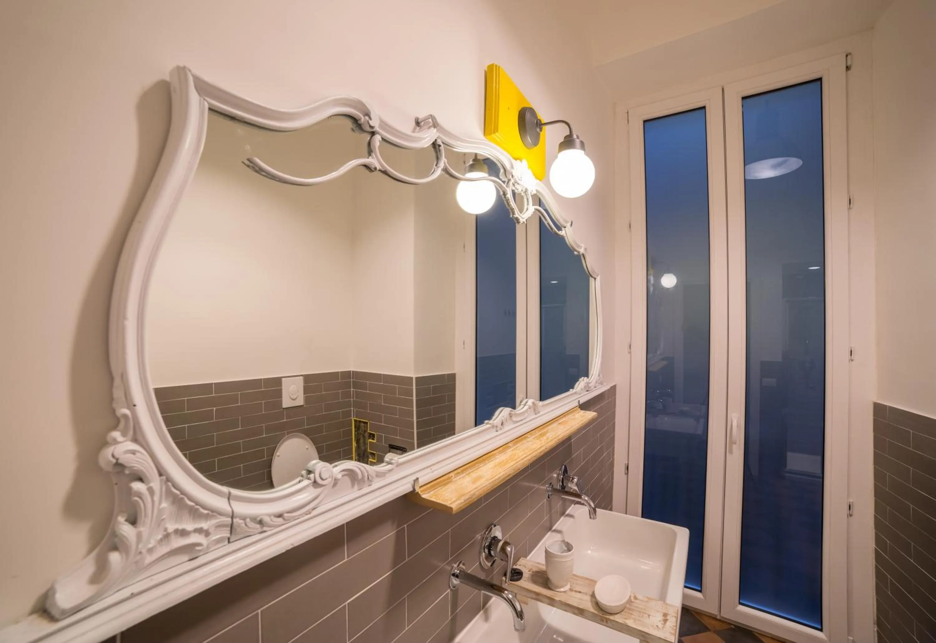 Bathroom in The Foria House by House In Naples