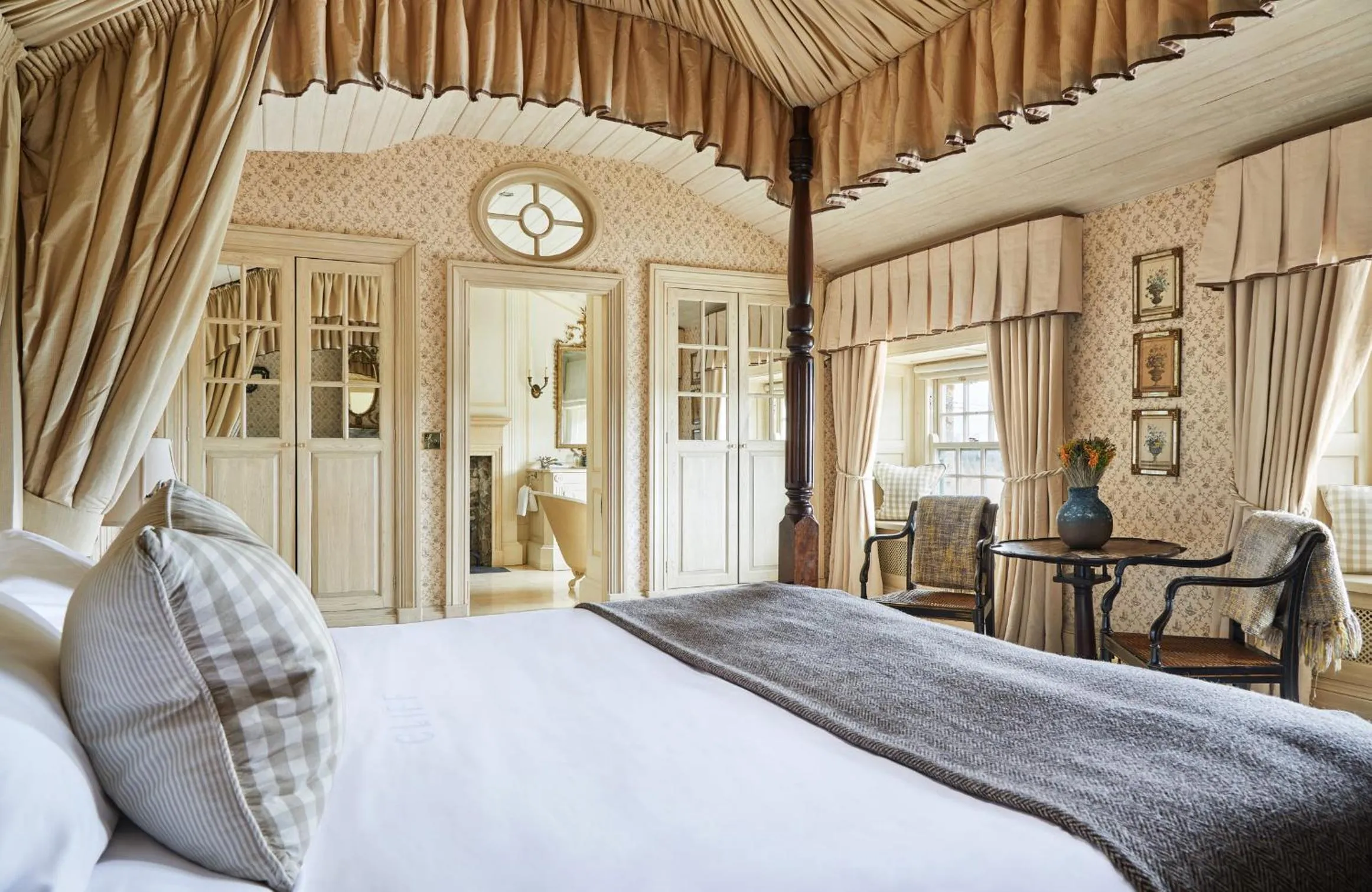 Bed in Cliff at Lyons