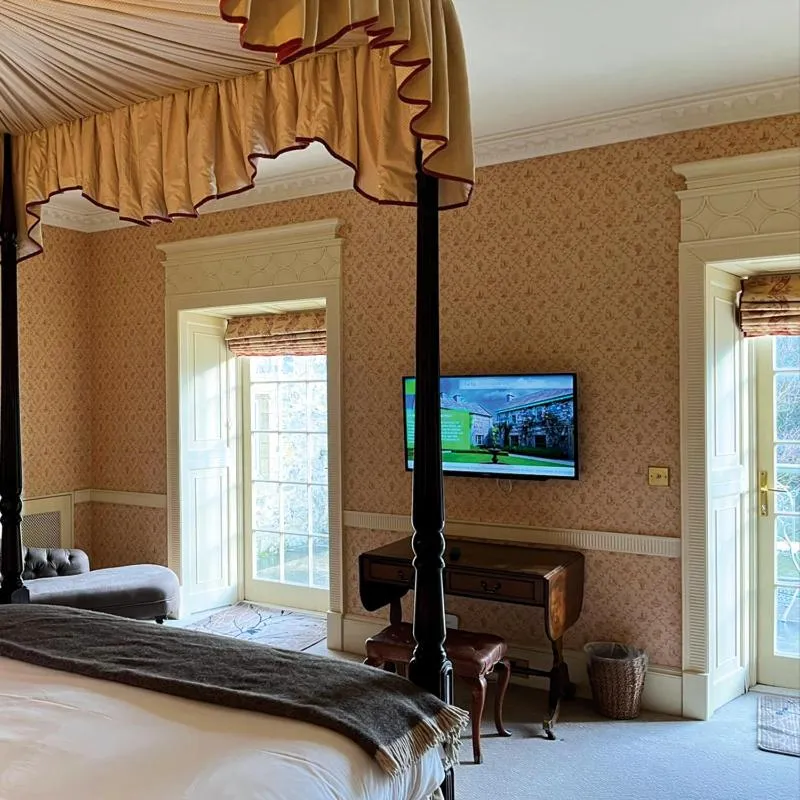 Bed in Cliff at Lyons