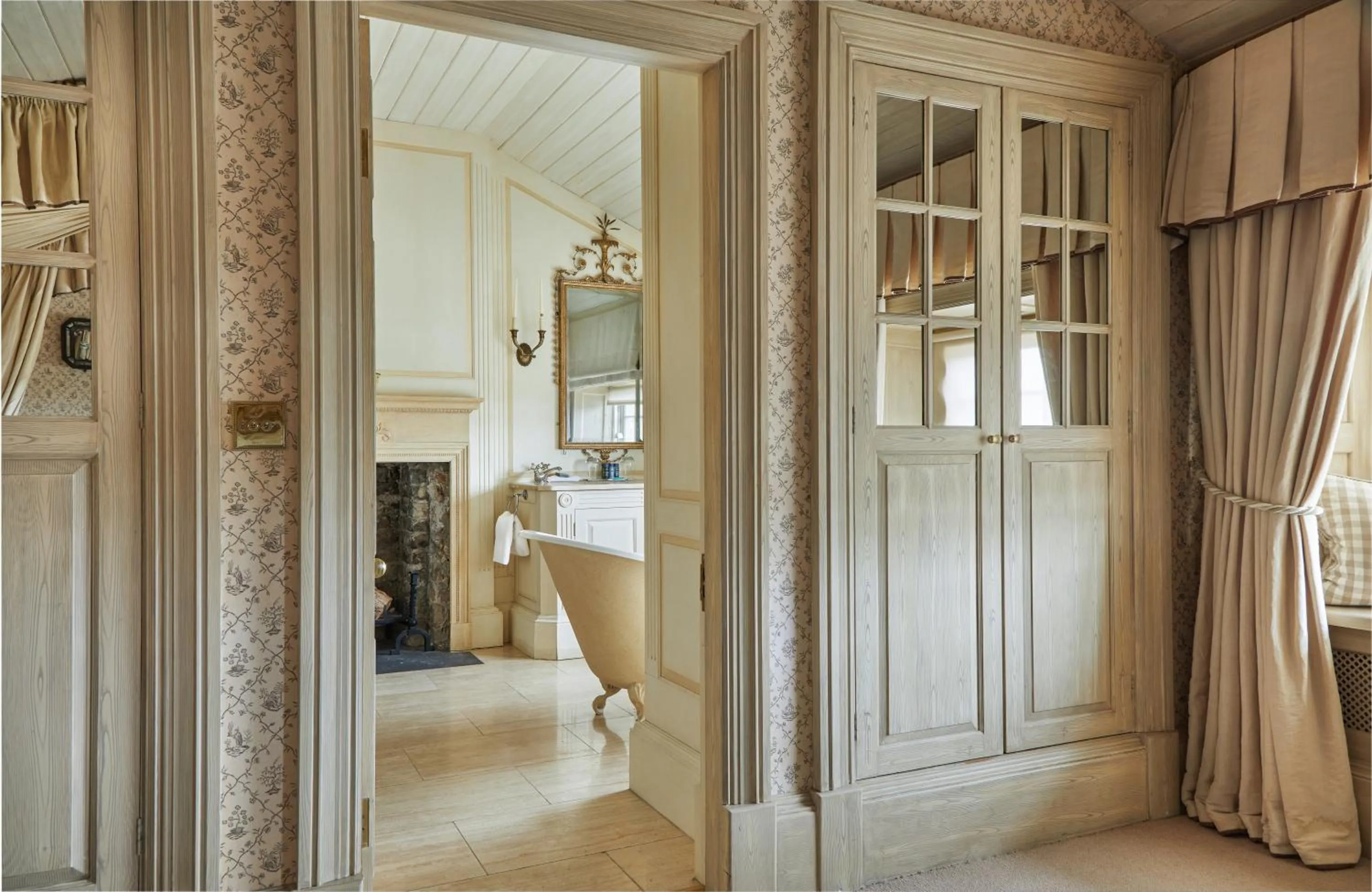 Bed in Cliff at Lyons