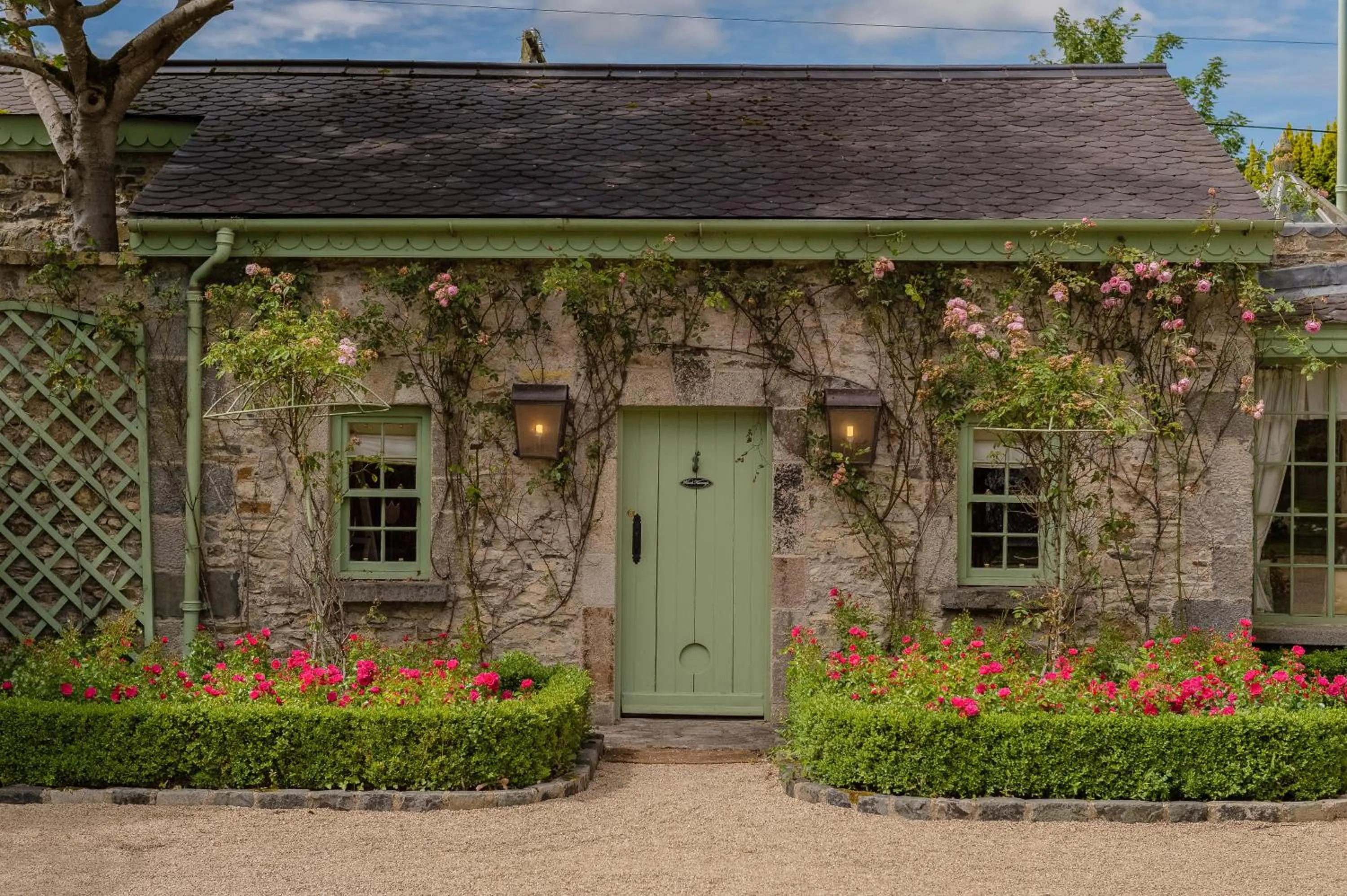 Facade/entrance in Cliff at Lyons