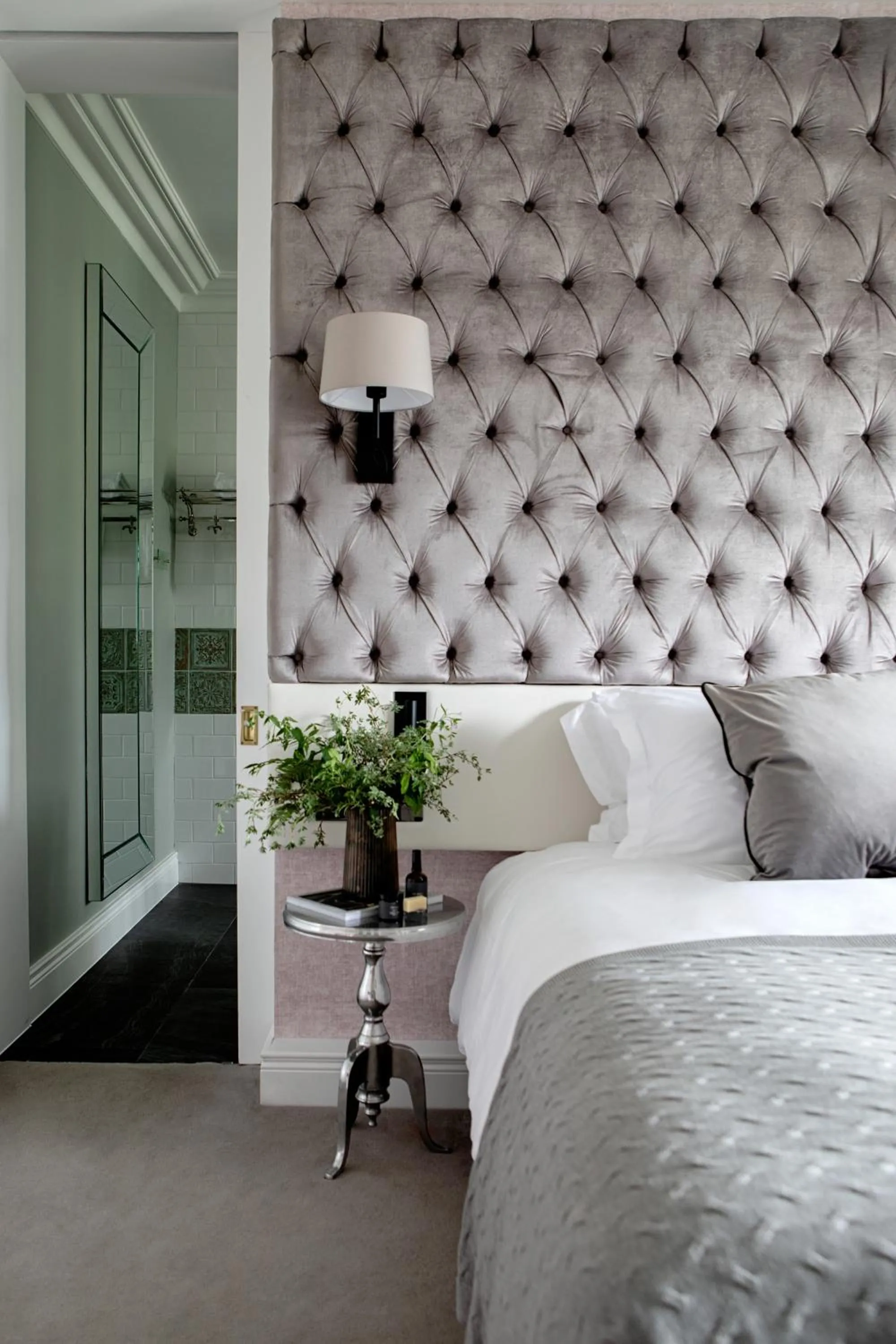 Bedroom, Bed in Cliff at Lyons