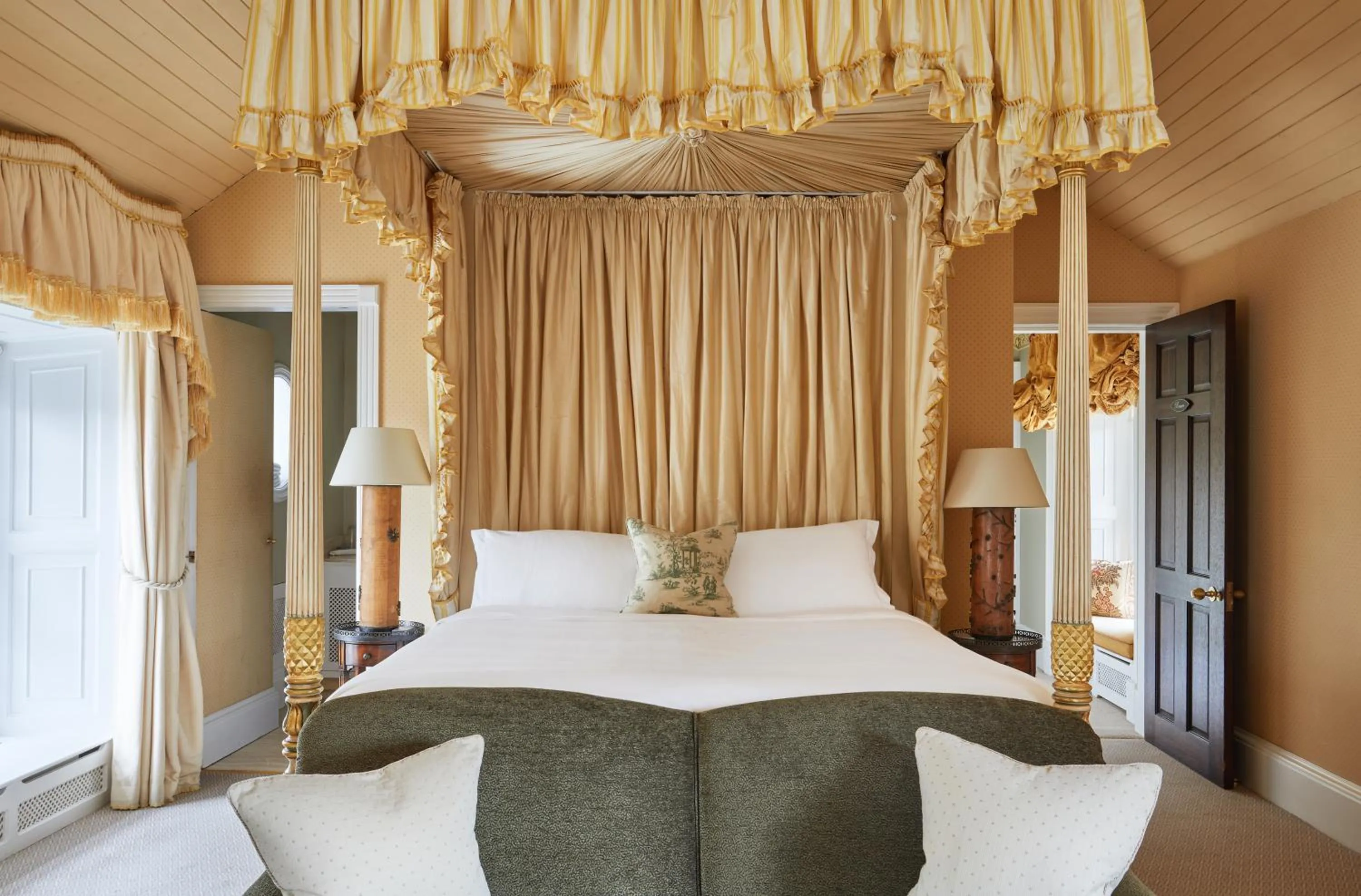 Bed in Cliff at Lyons