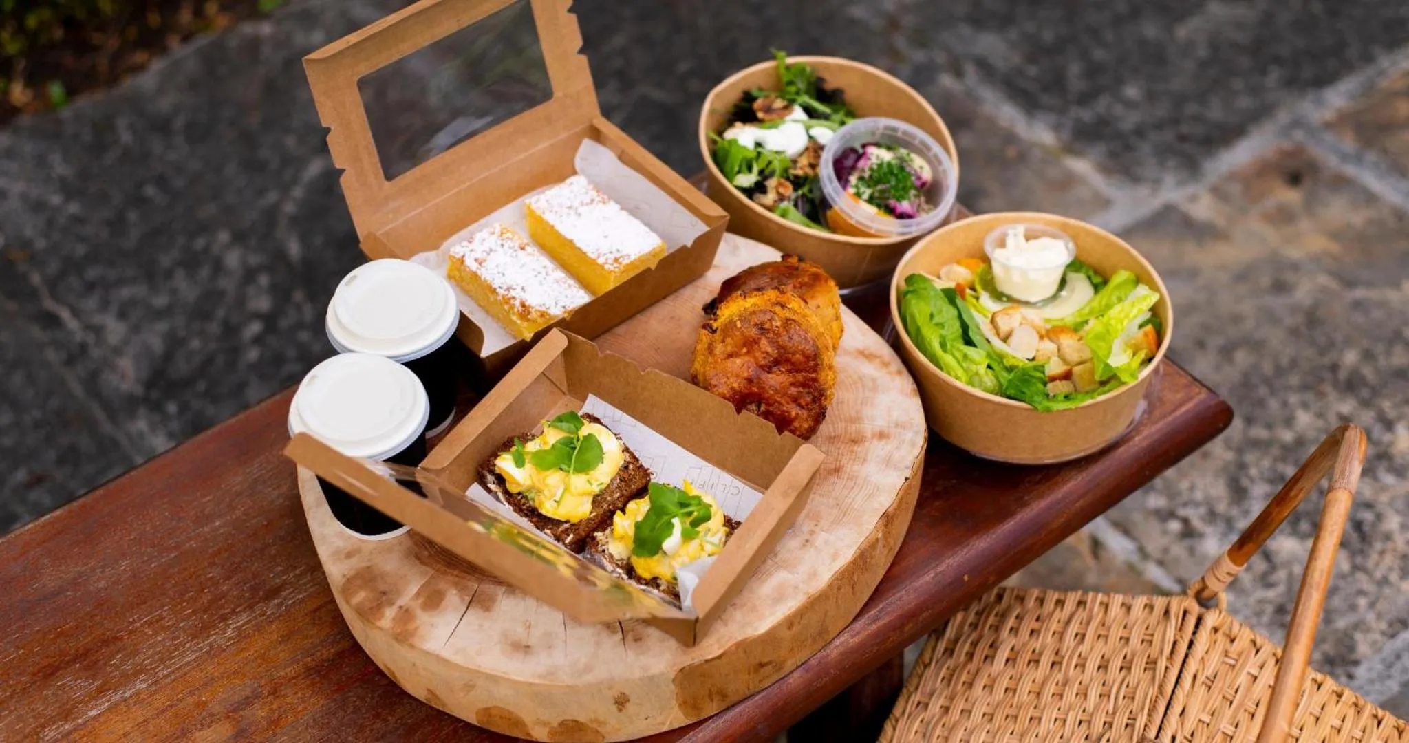 Food and drinks in Cliff at Lyons