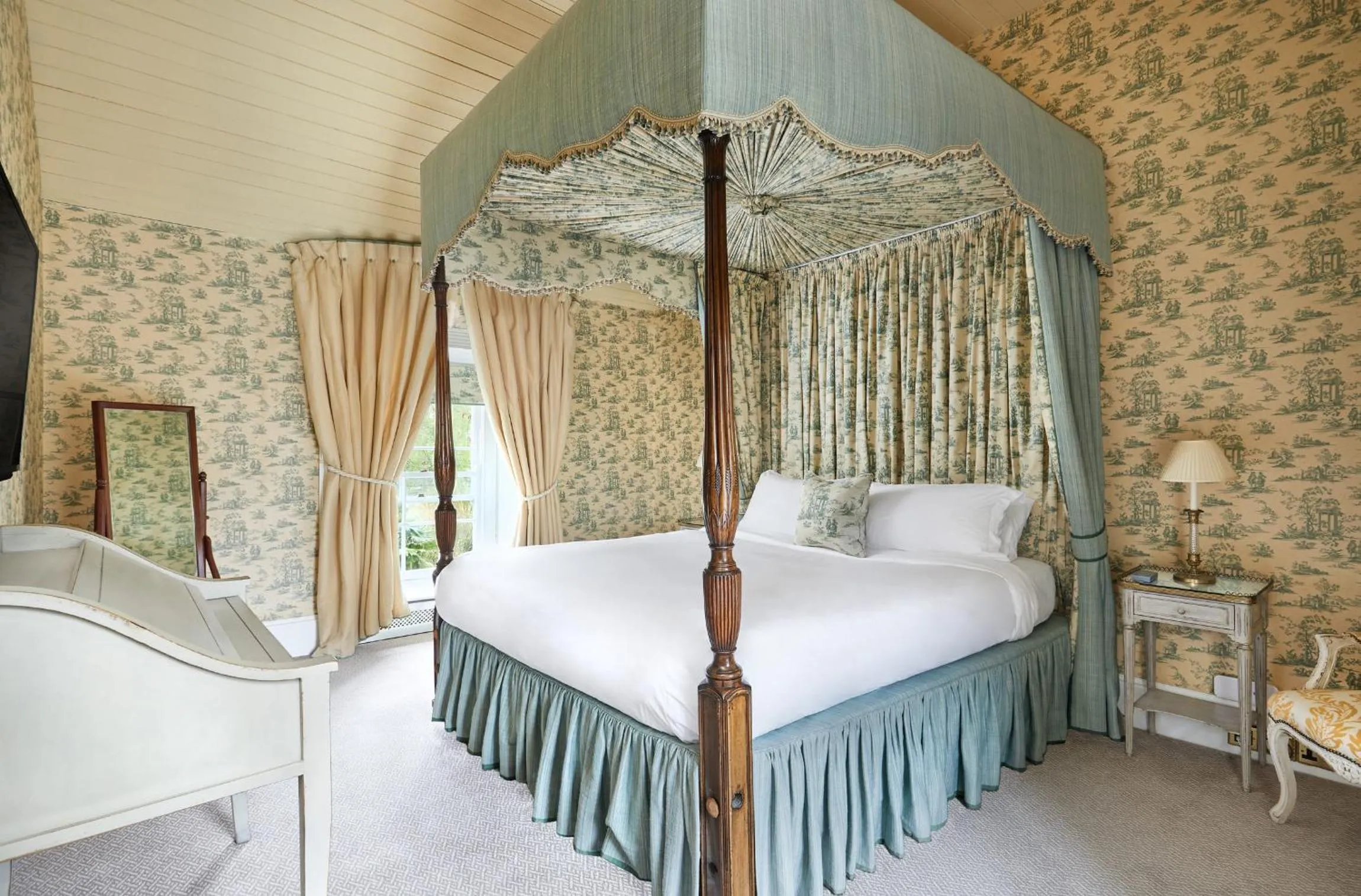 Bed in Cliff at Lyons