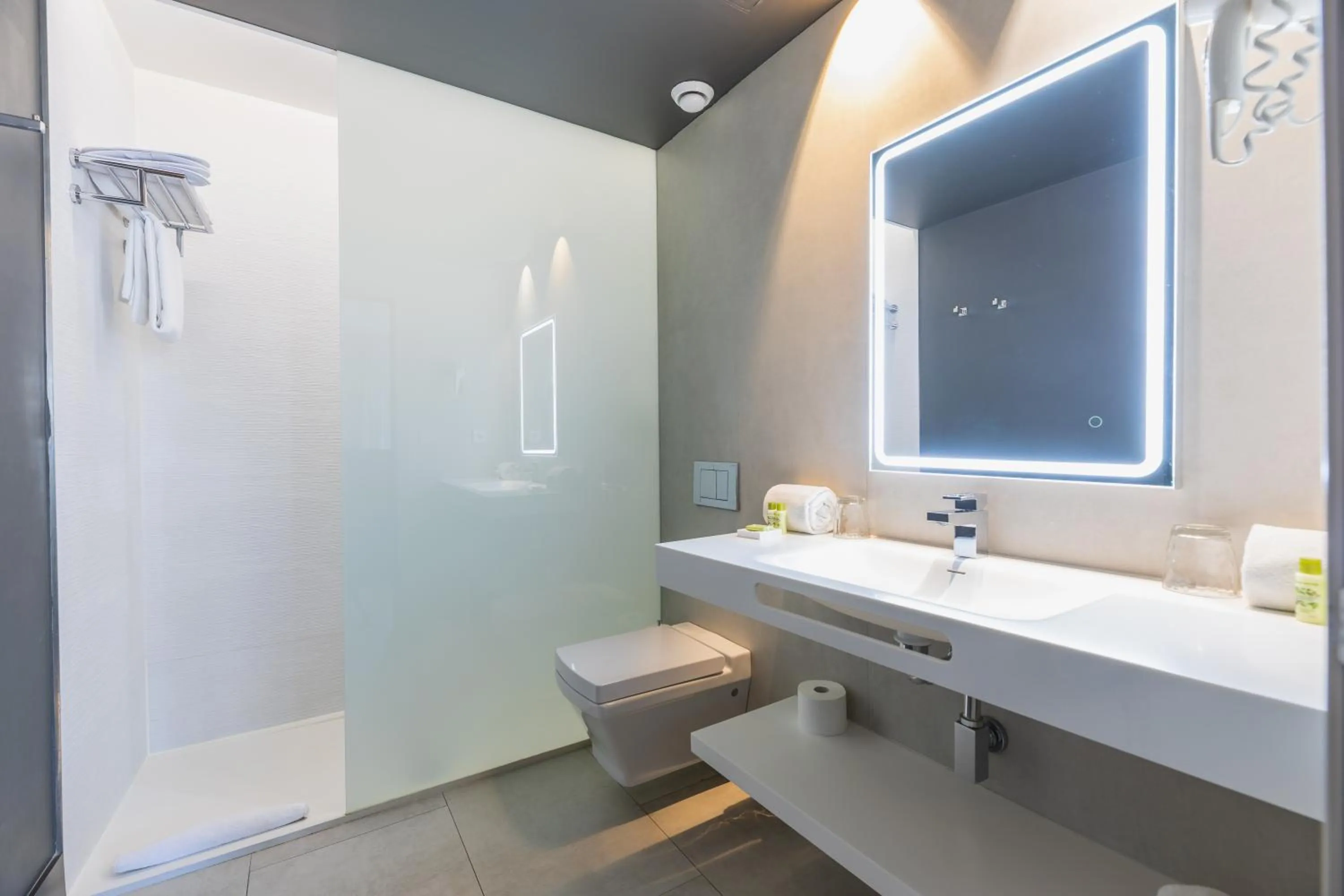 Bathroom in MYR Plaza Mercado & Spa