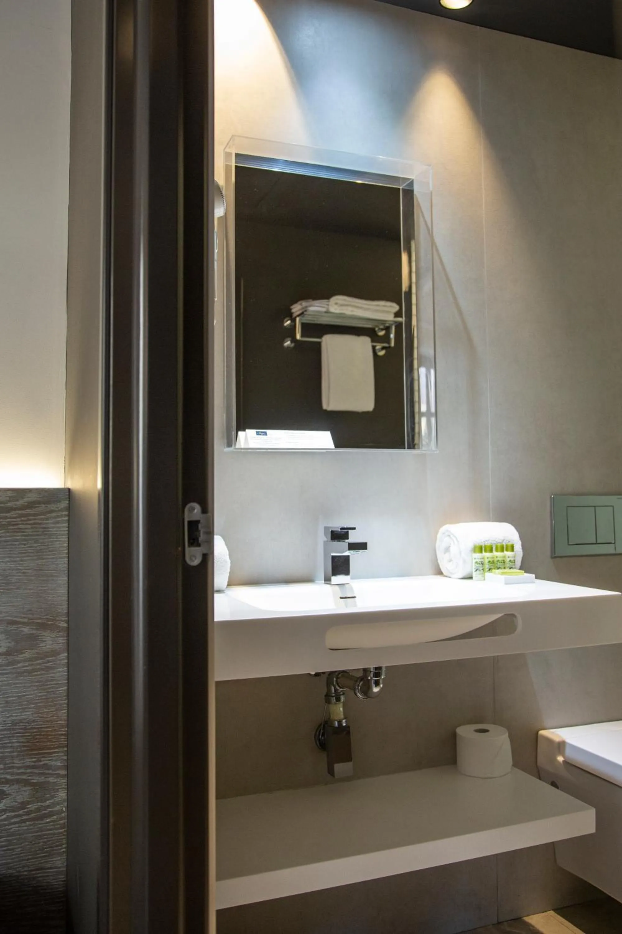 Bathroom in MYR Plaza Mercado & Spa