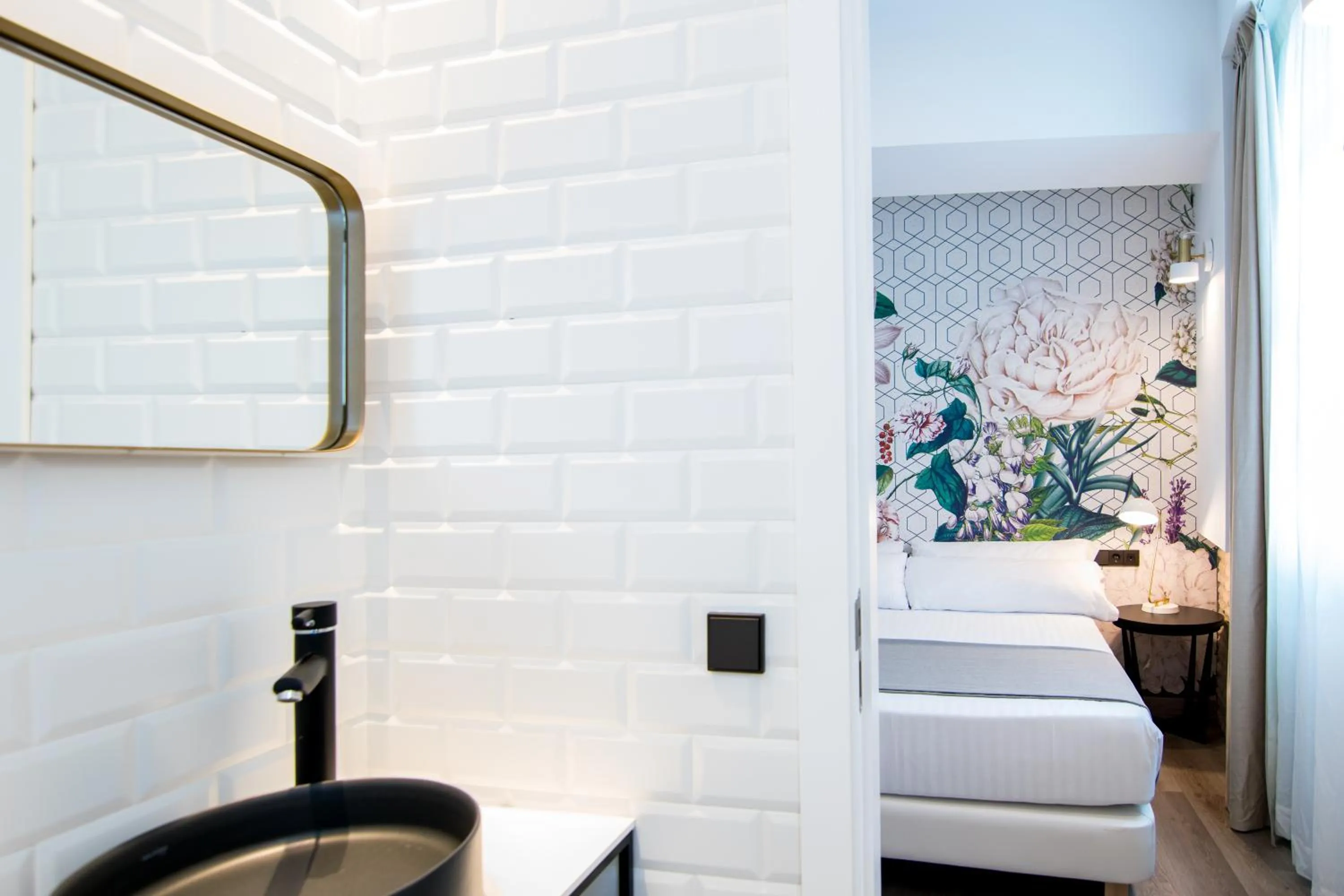 Bathroom, Bed in MYR Plaza Mercado & Spa