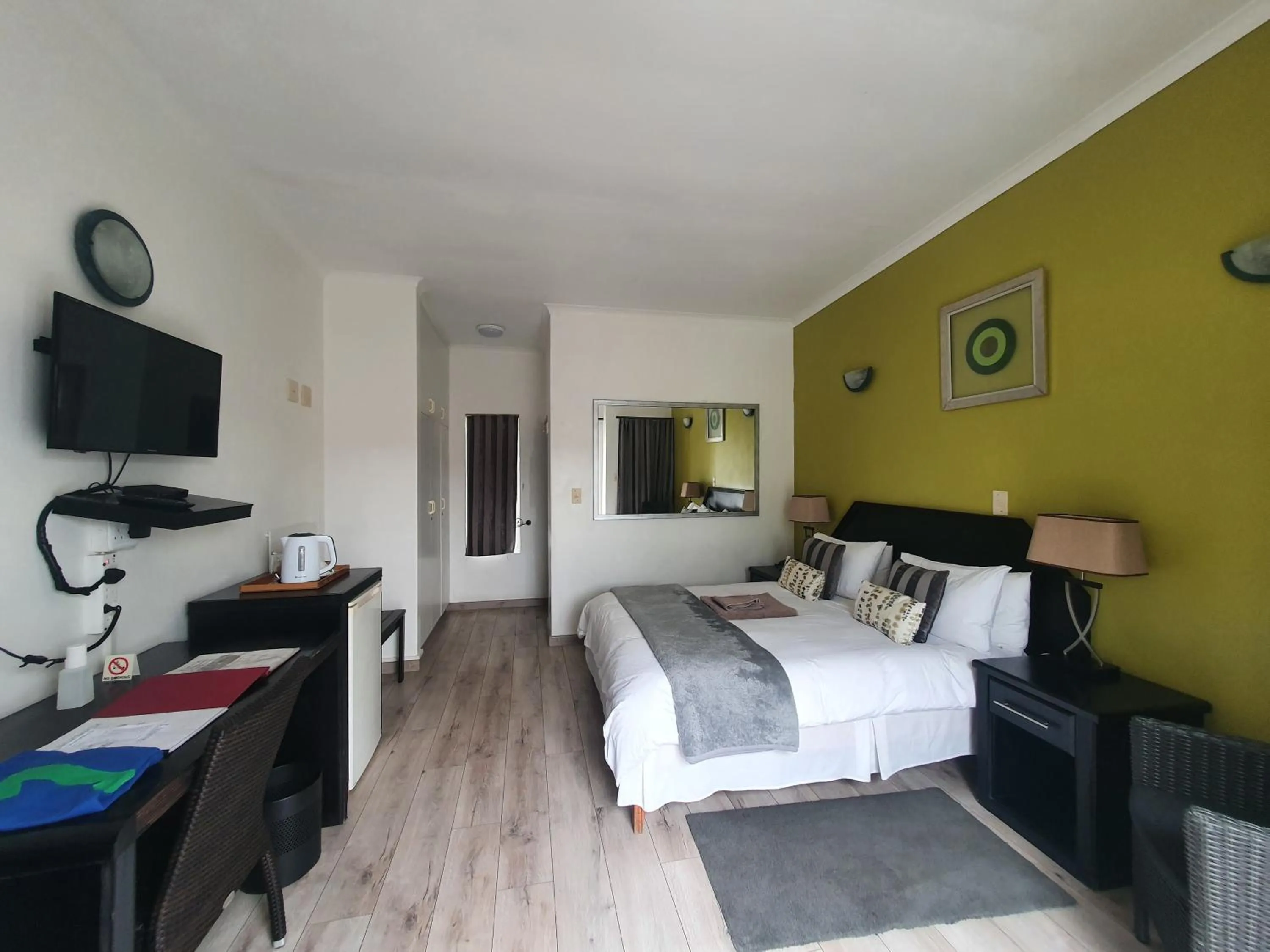 Photo of the whole room in Langholm Hotel