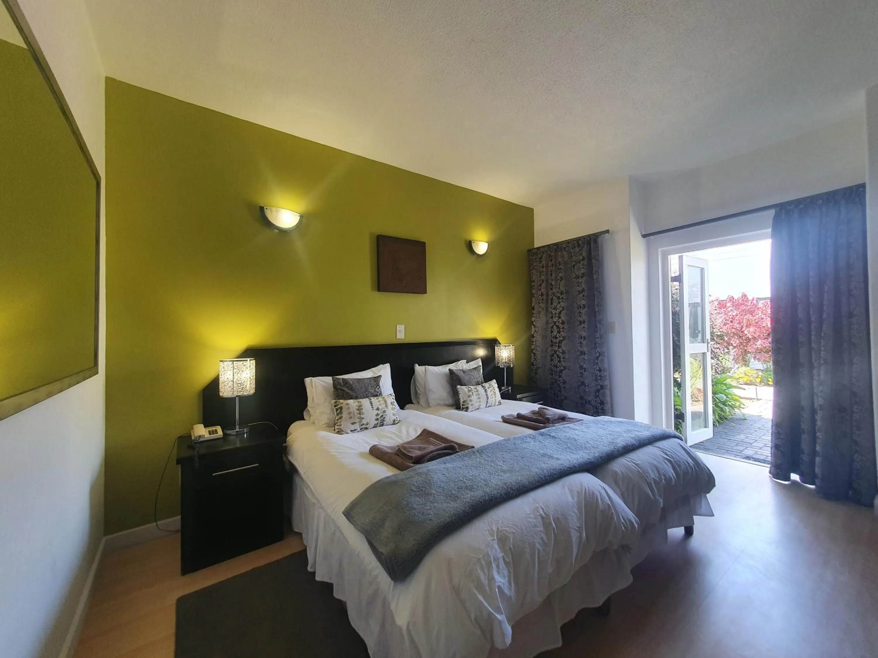 Photo of the whole room in Langholm Hotel