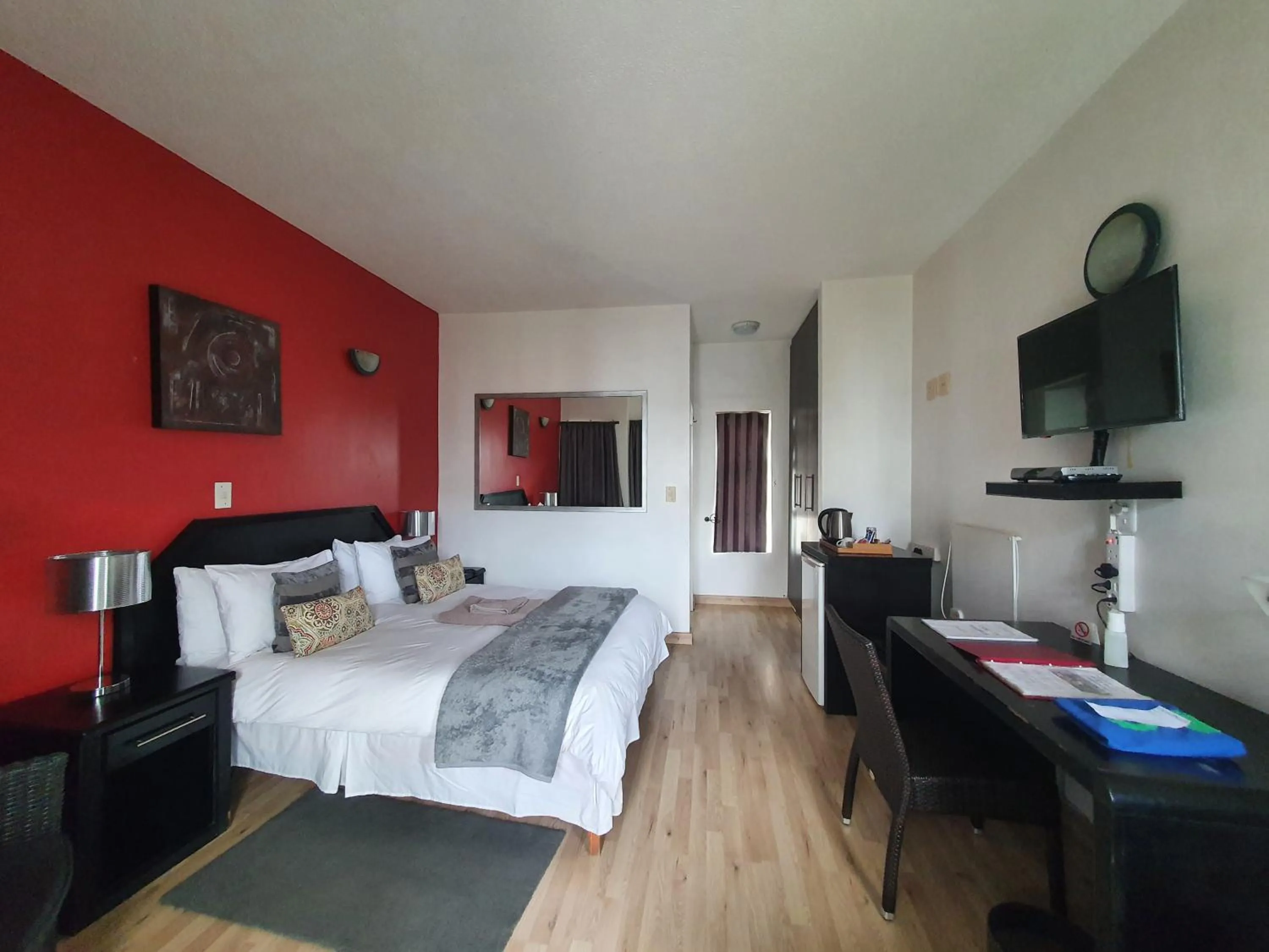 Photo of the whole room in Langholm Hotel