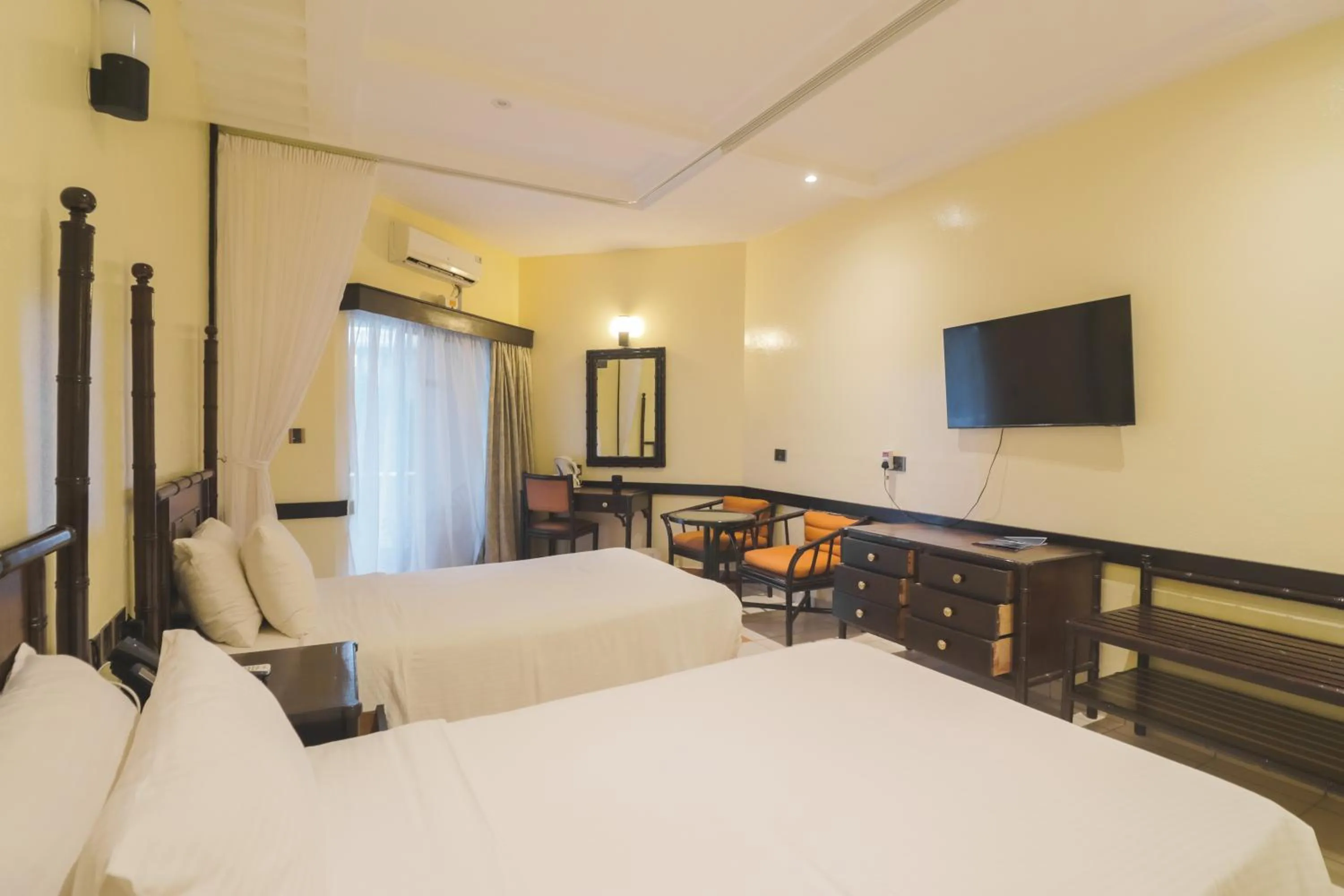 Bedroom, Bed in Mombasa Continental Resort