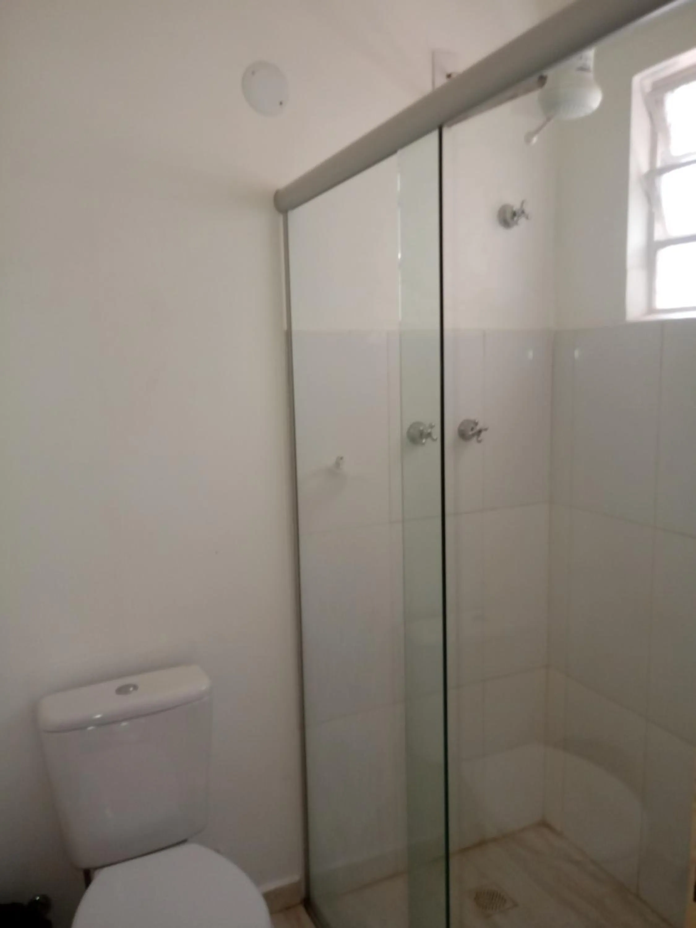 Shower in Aurora Hotel