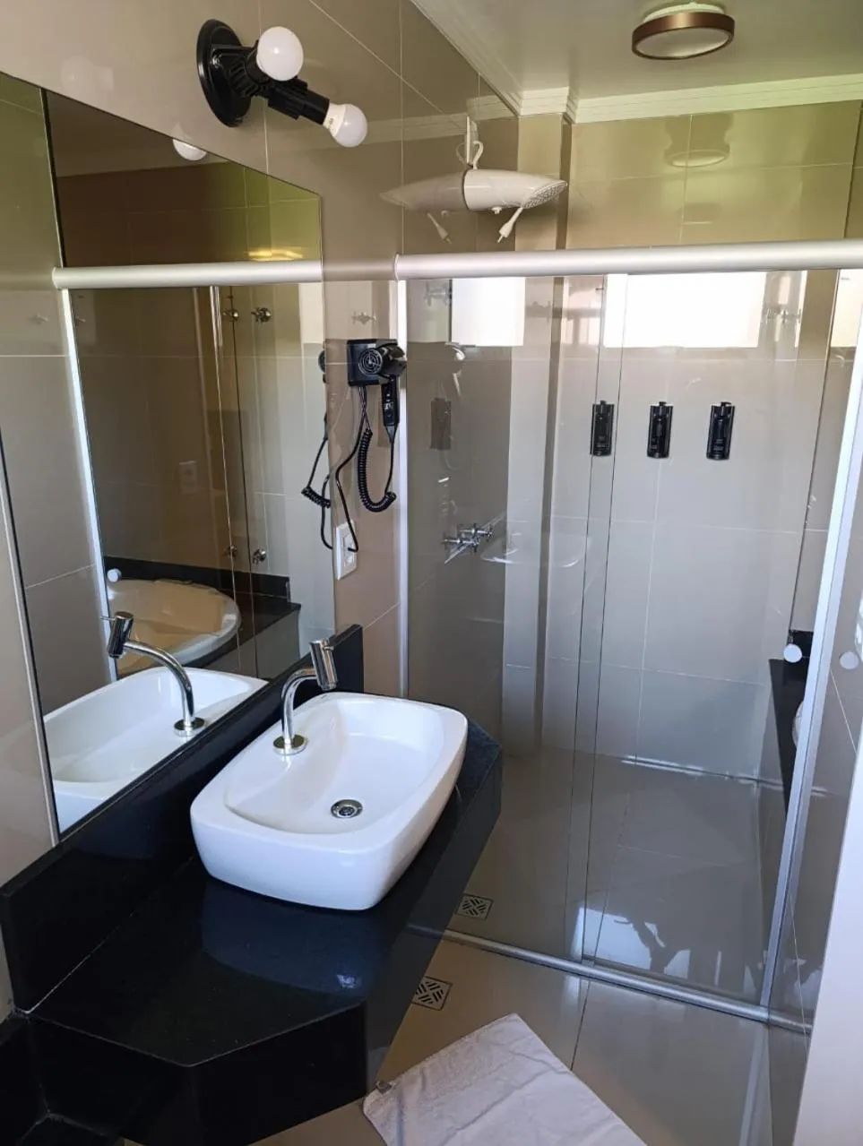 Bathroom in Aurora Hotel