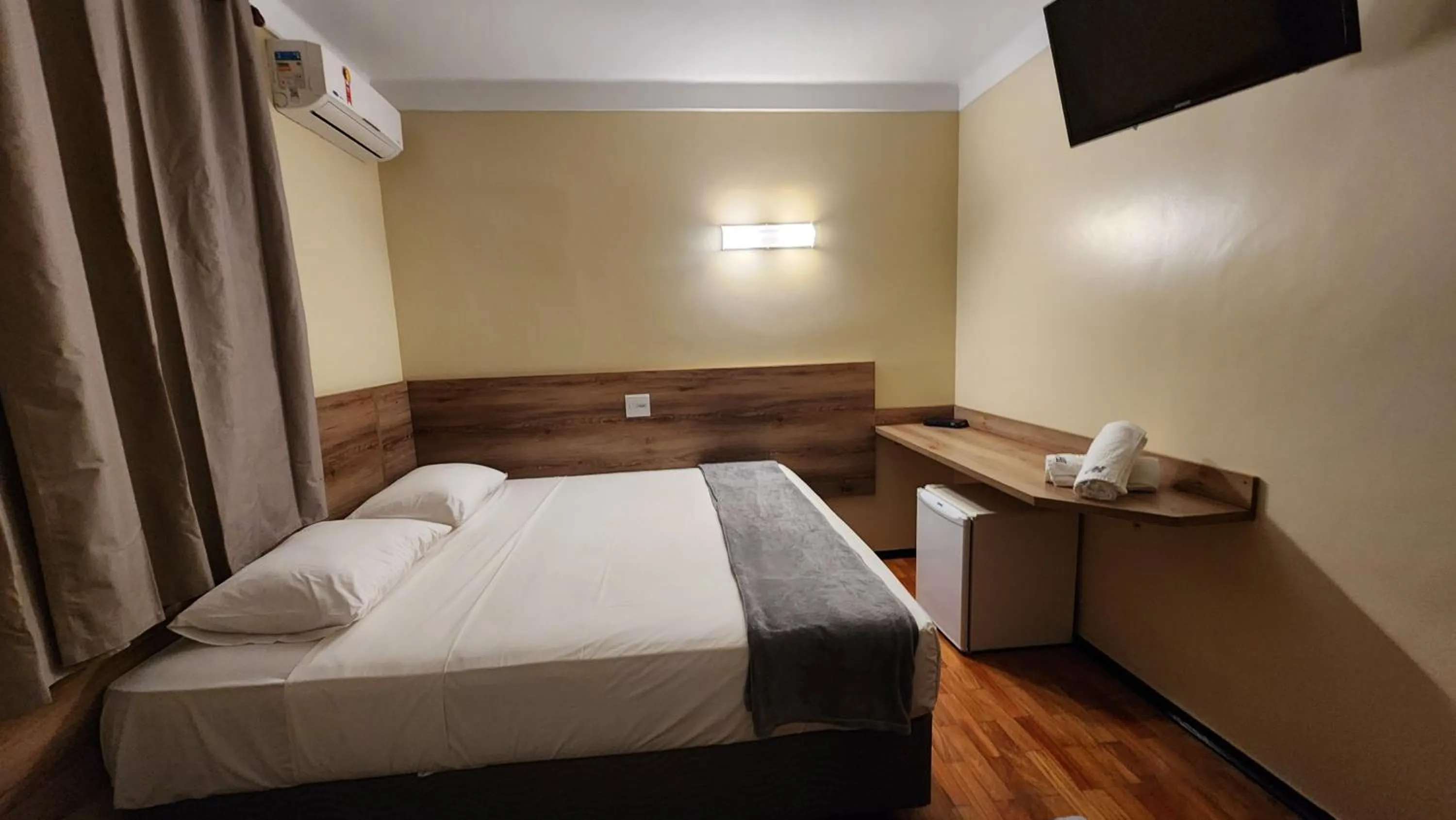 Bedroom, Bed in Aurora Hotel