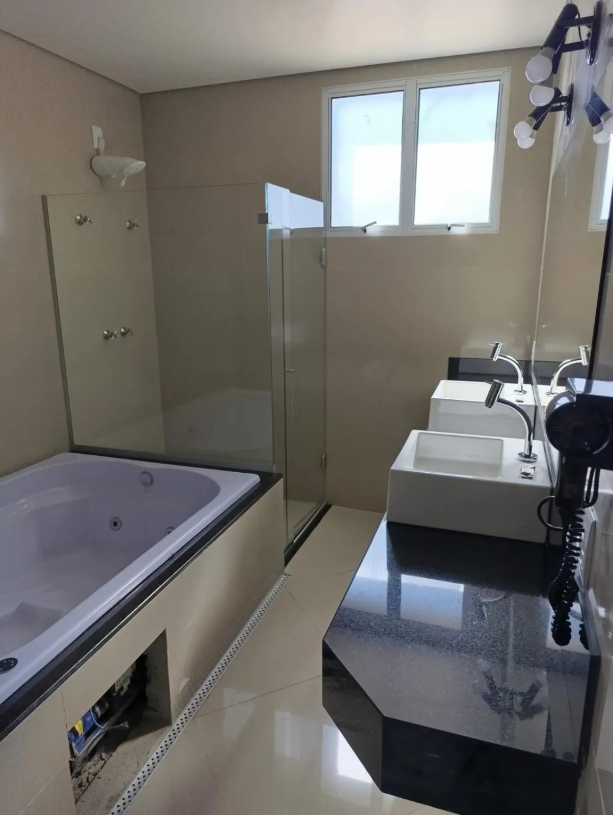 Hot Tub in Aurora Hotel