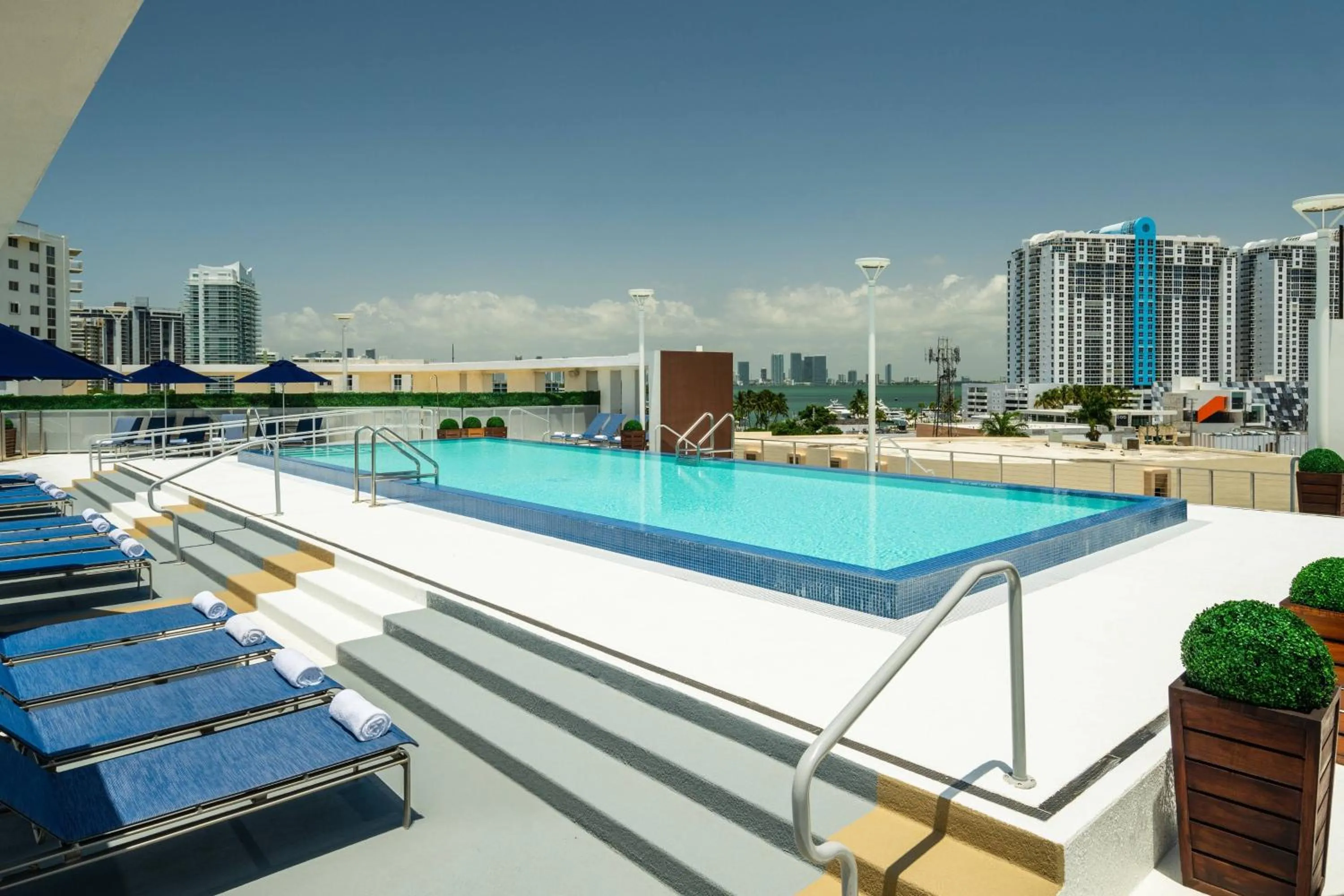 Swimming pool in Residence Inn by Marriott Miami Beach South Beach