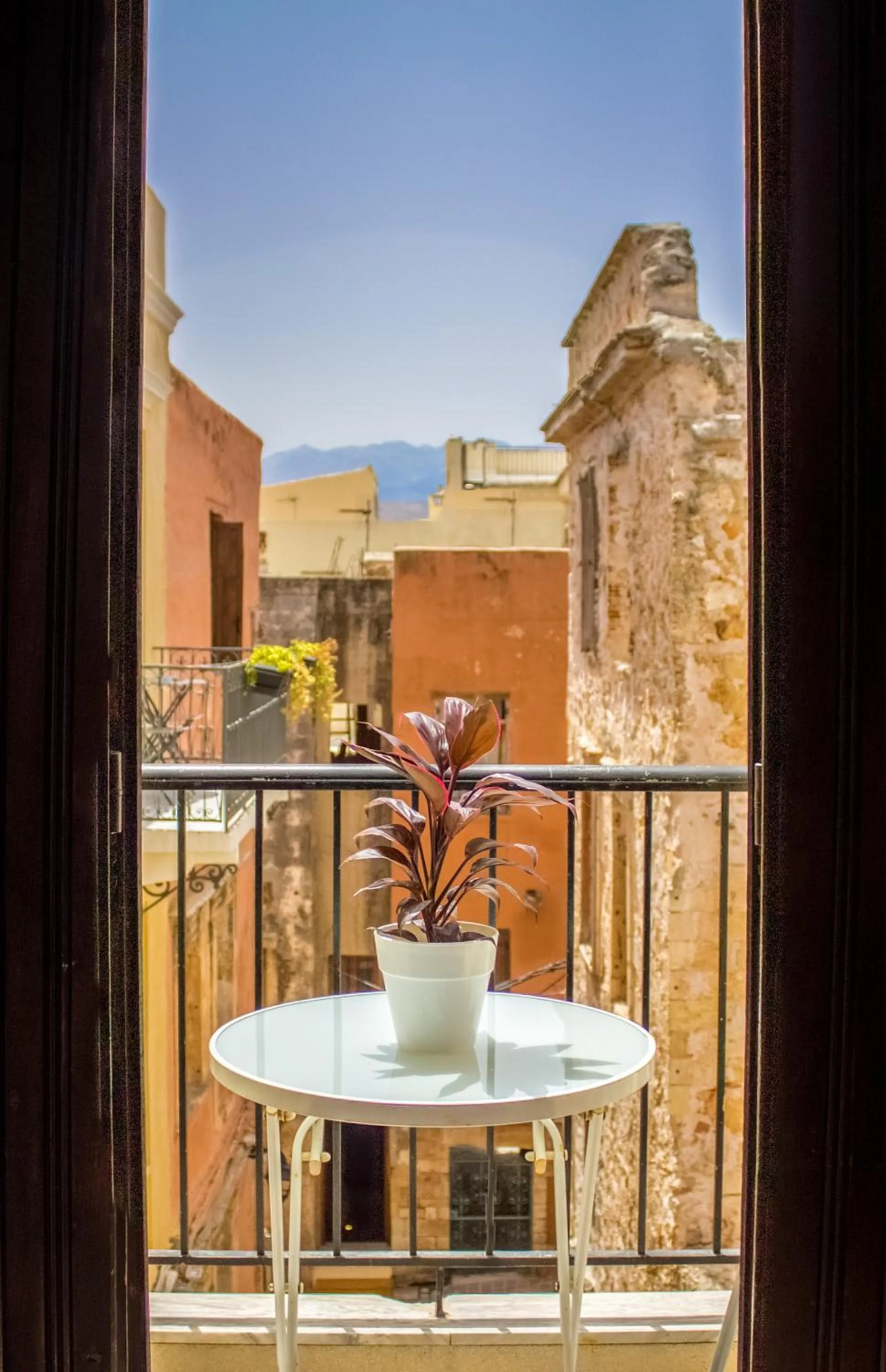 Nearby landmark in Iason Studios