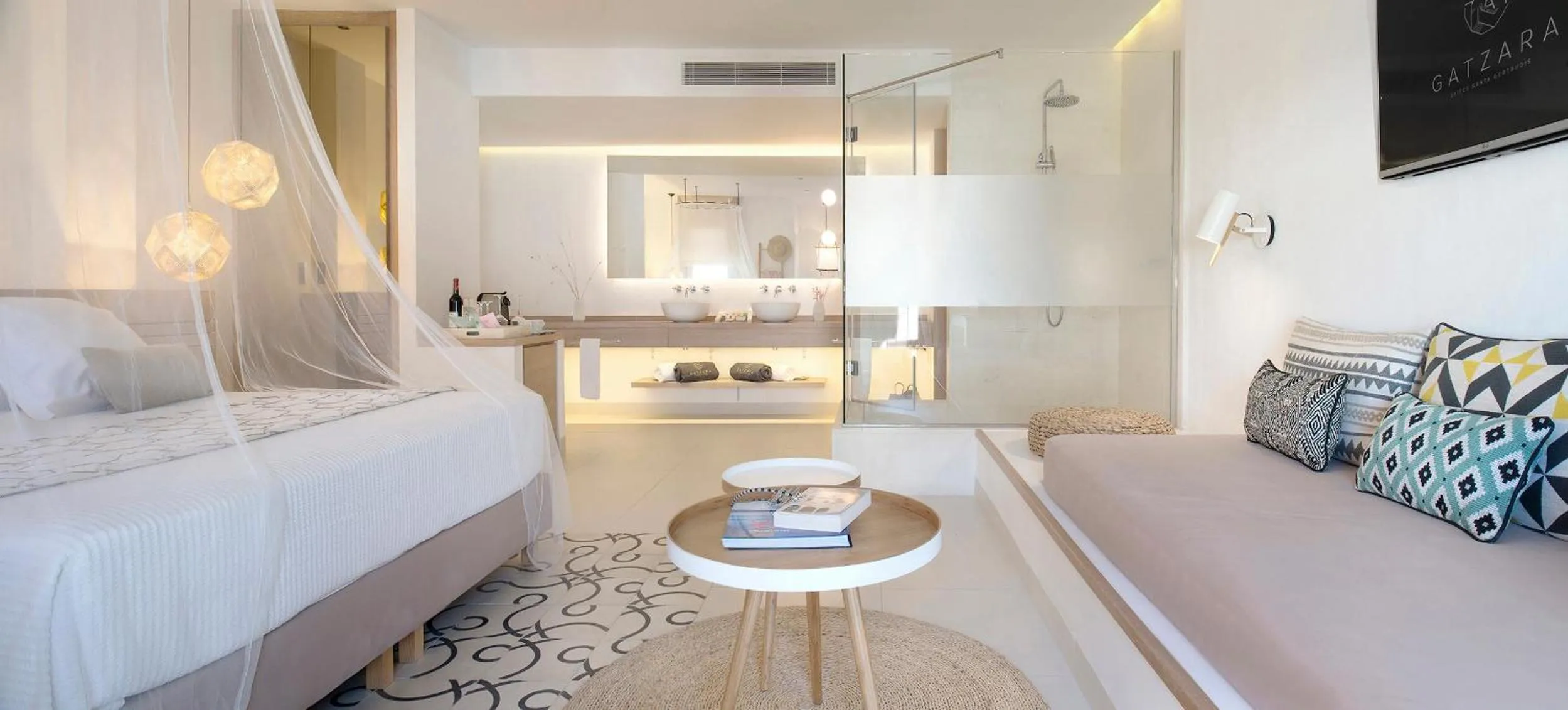 Bathroom, Bed in Gatzara Suites Santa Gertrudis