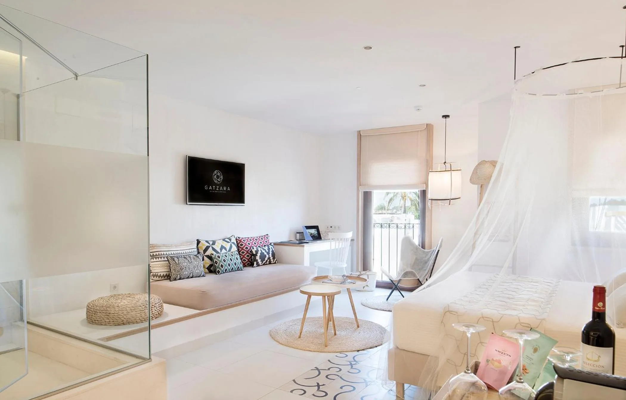 Balcony/Terrace, Bed in Gatzara Suites Santa Gertrudis