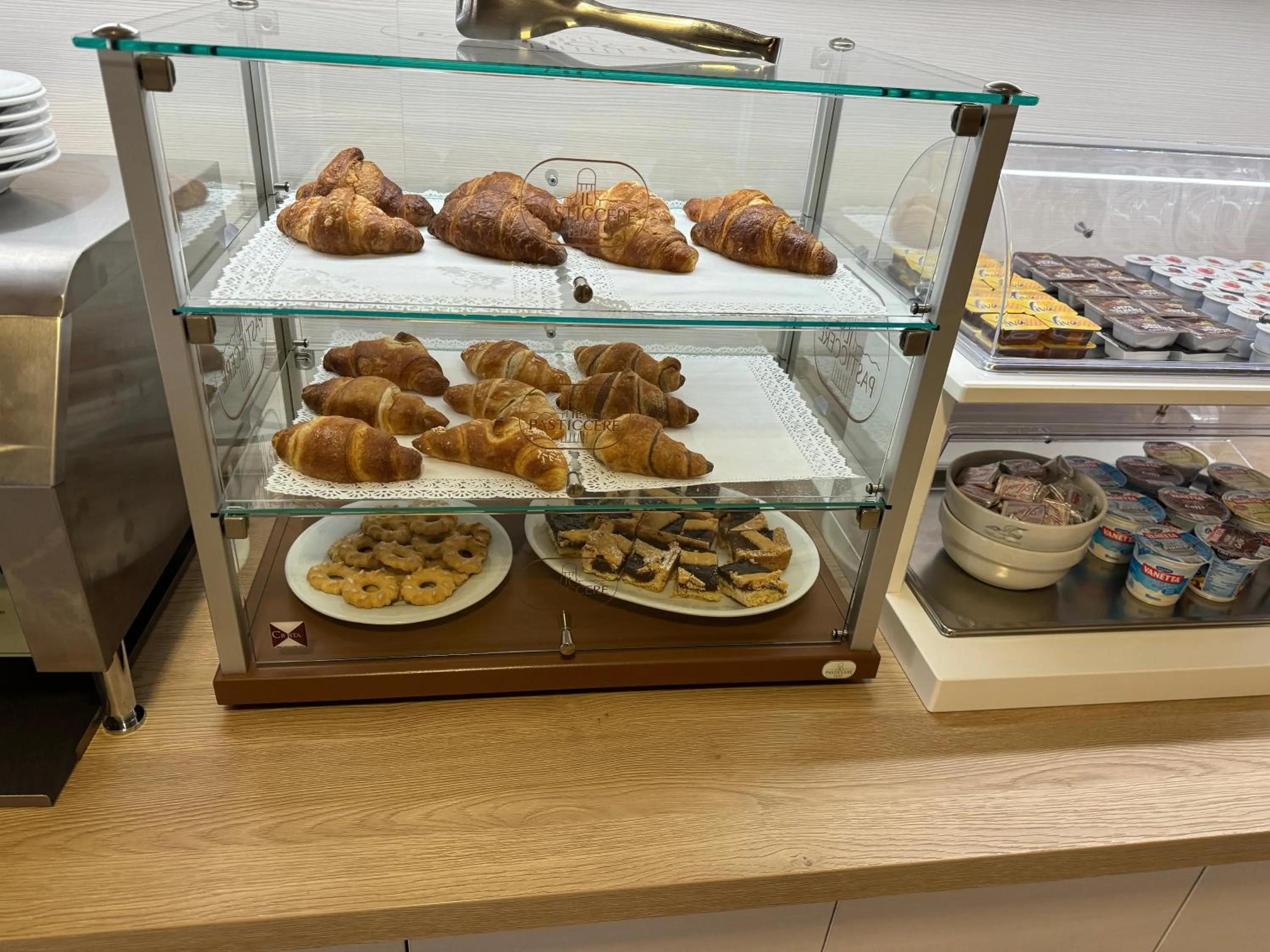 Food and drinks in Hotel Villa Augusta