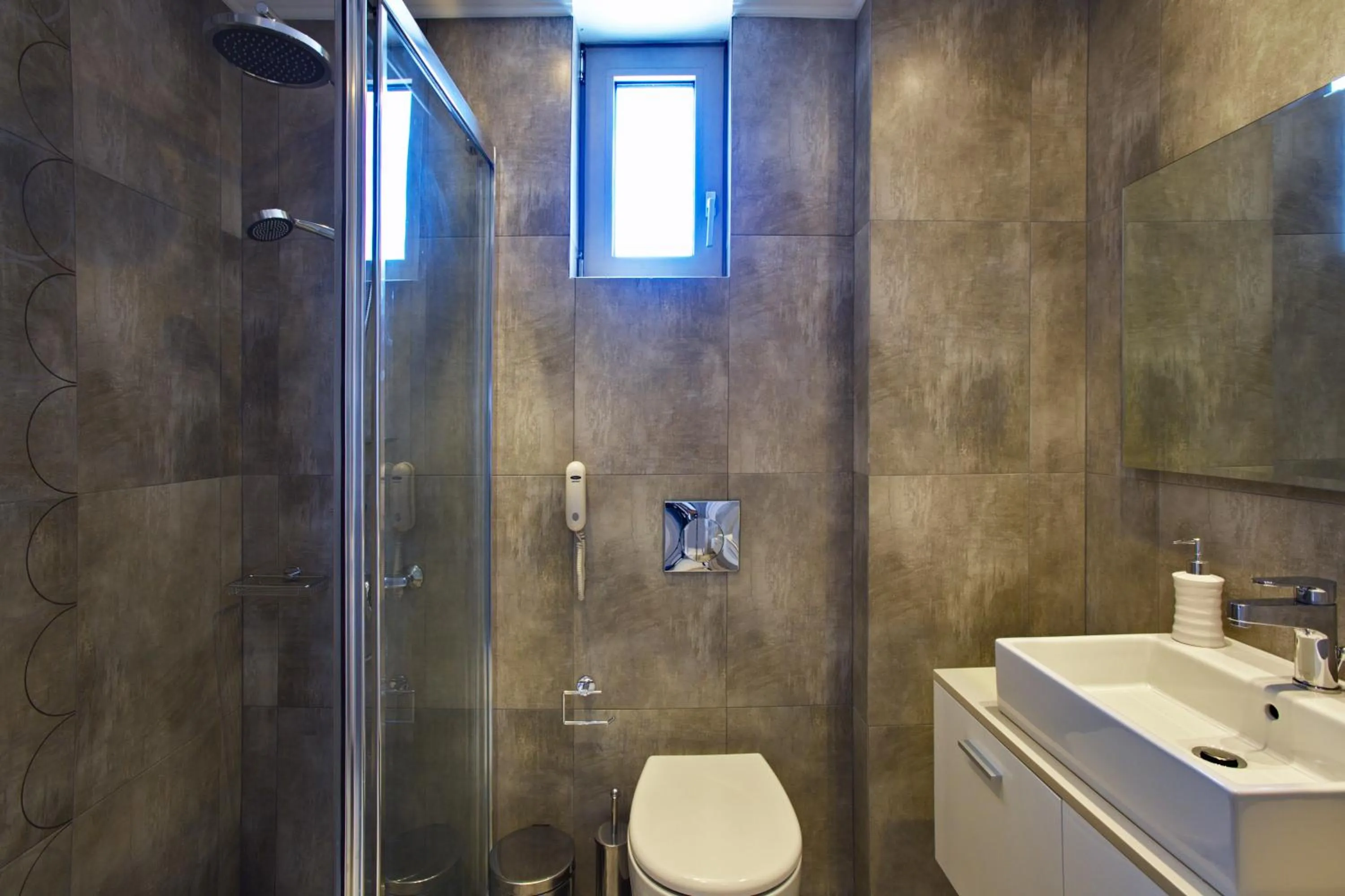 Bathroom in Iperion Beach Hotel