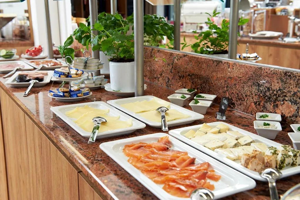 Buffet breakfast in See- und Waldresort Gröbern