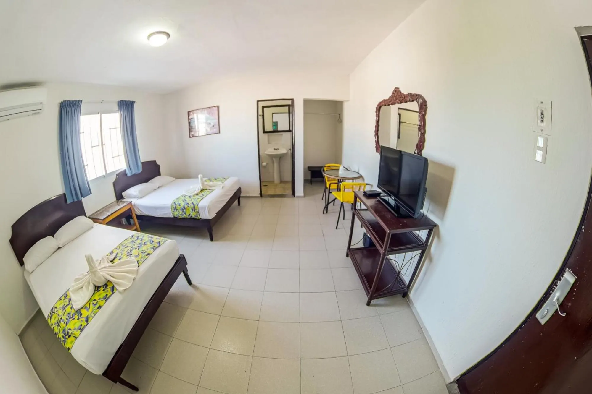 Photo of the whole room in Hotel Isla de Sacrificio