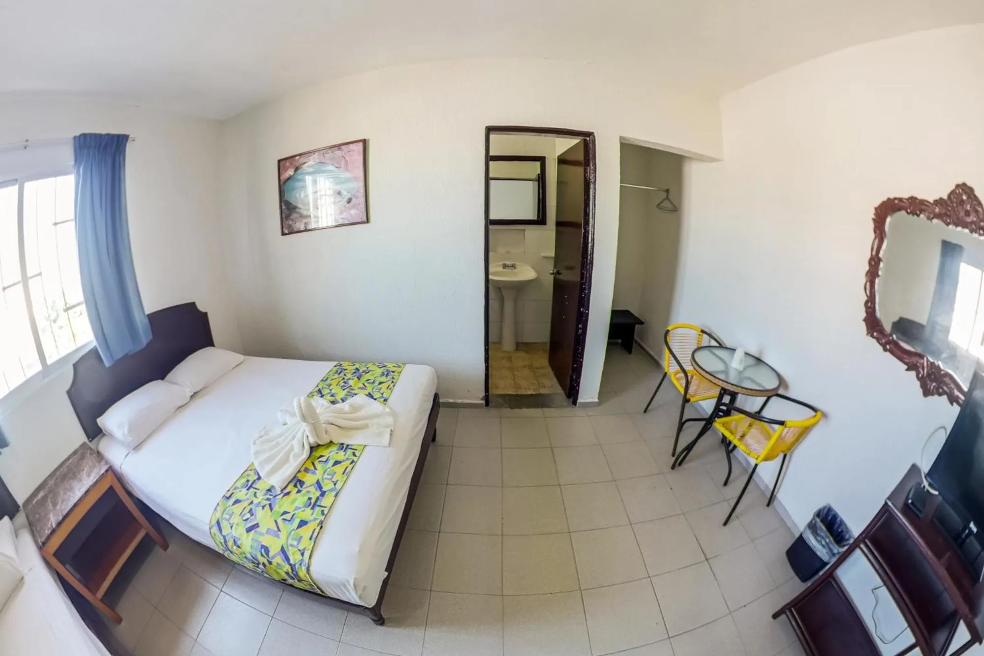 Photo of the whole room in Hotel Isla de Sacrificio