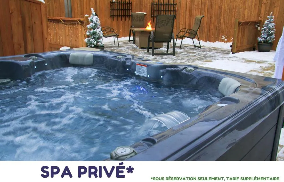 Hot Tub in Auberge motel drakkar