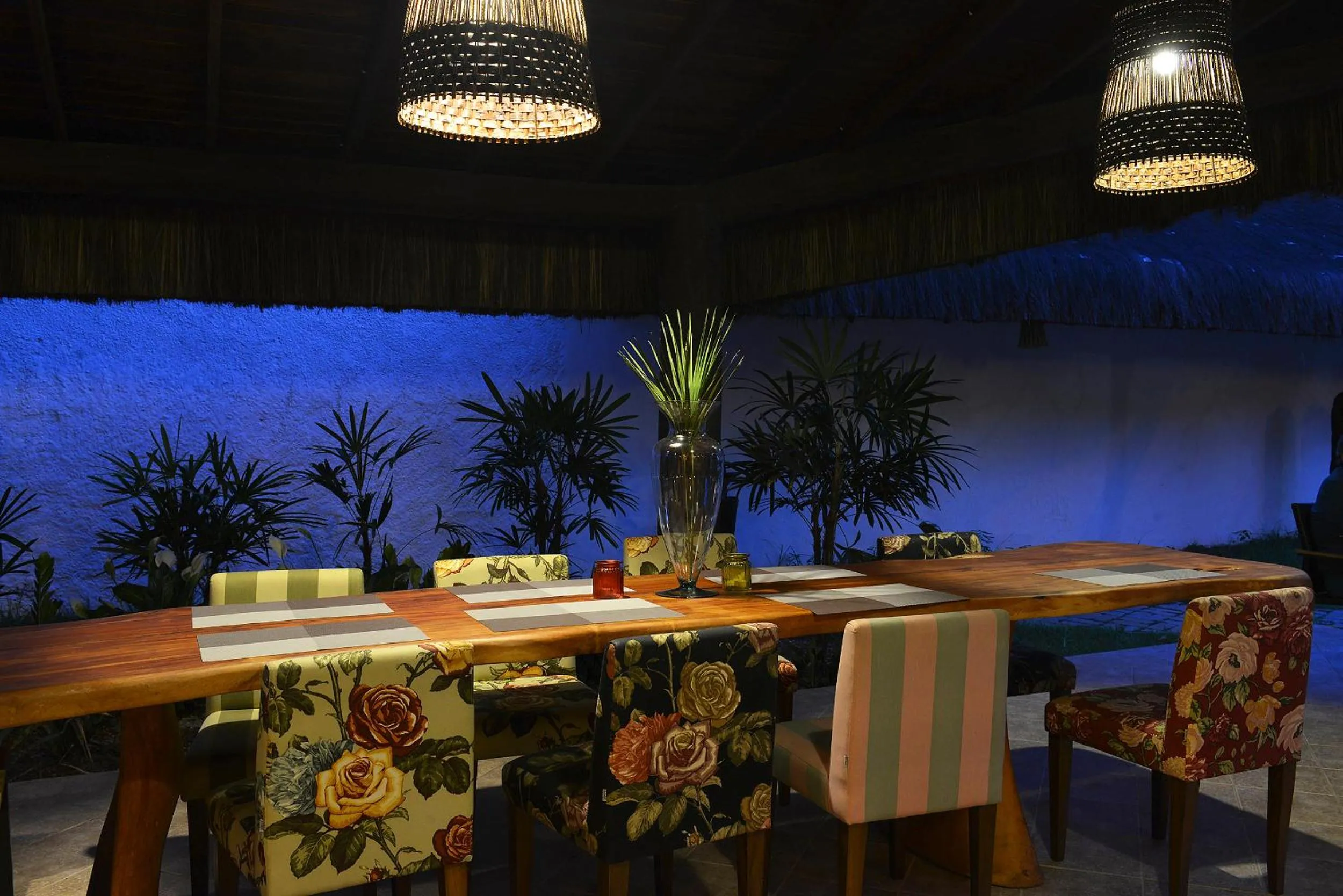 Restaurant/places to eat in Iara Beach Hotel Boutique
