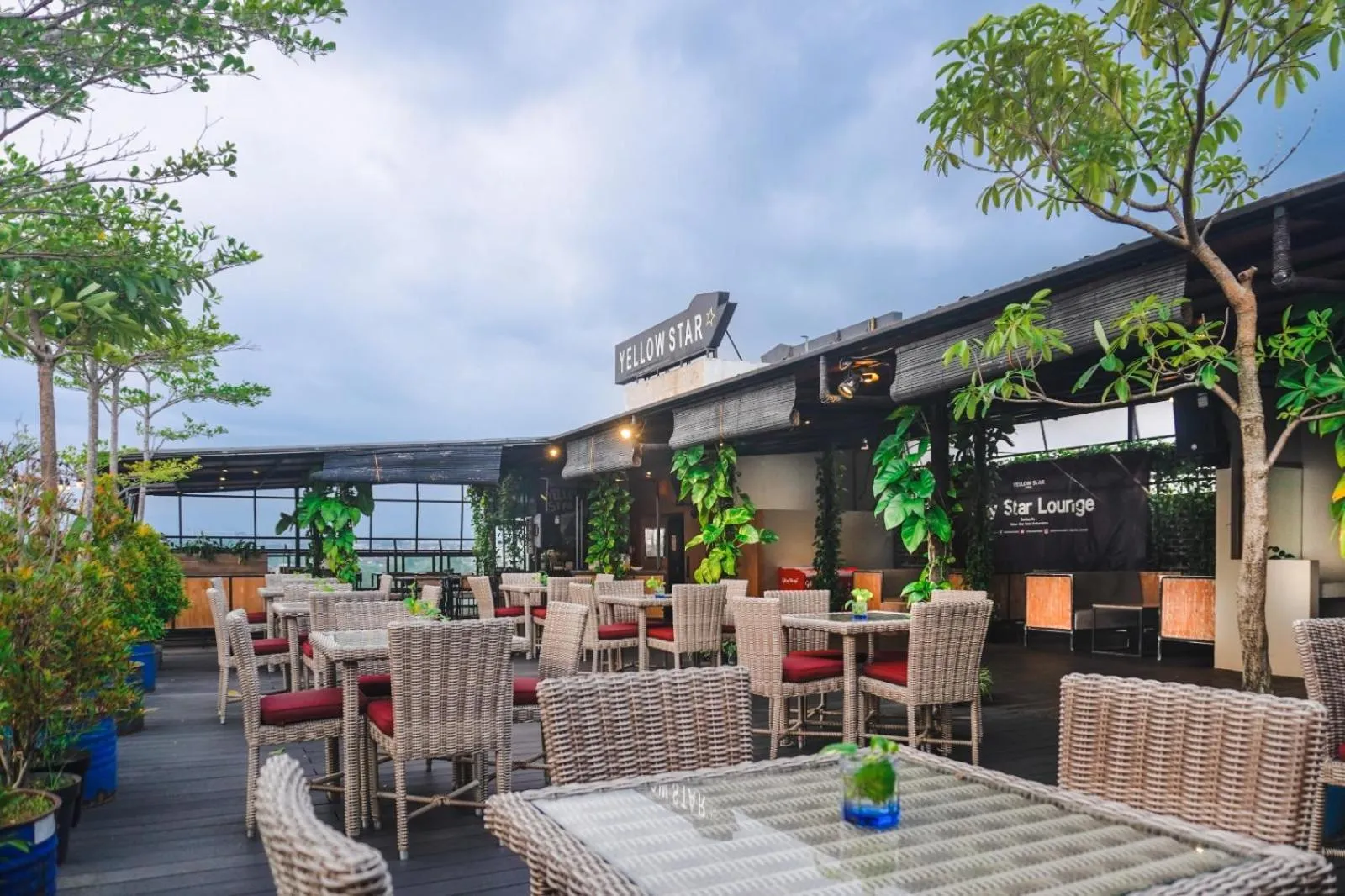 Lounge or bar in Yellow Star Ambarukmo Hotel