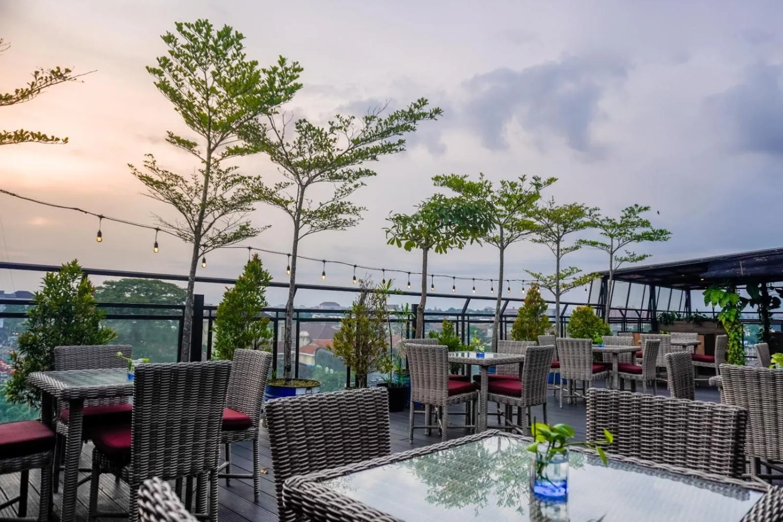 Yellow Star Ambarukmo Hotel