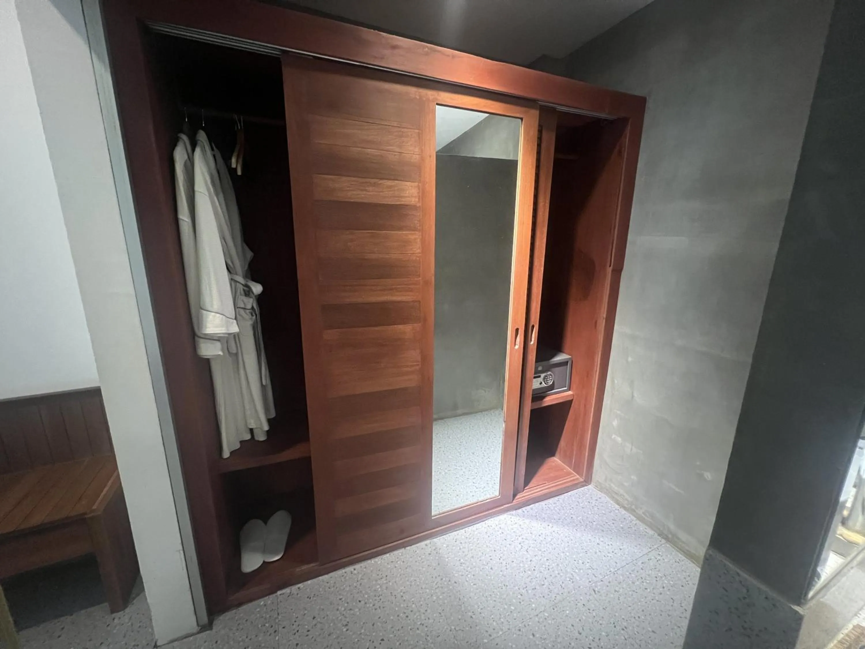 wardrobe in Tanei Angkor Resort and Spa