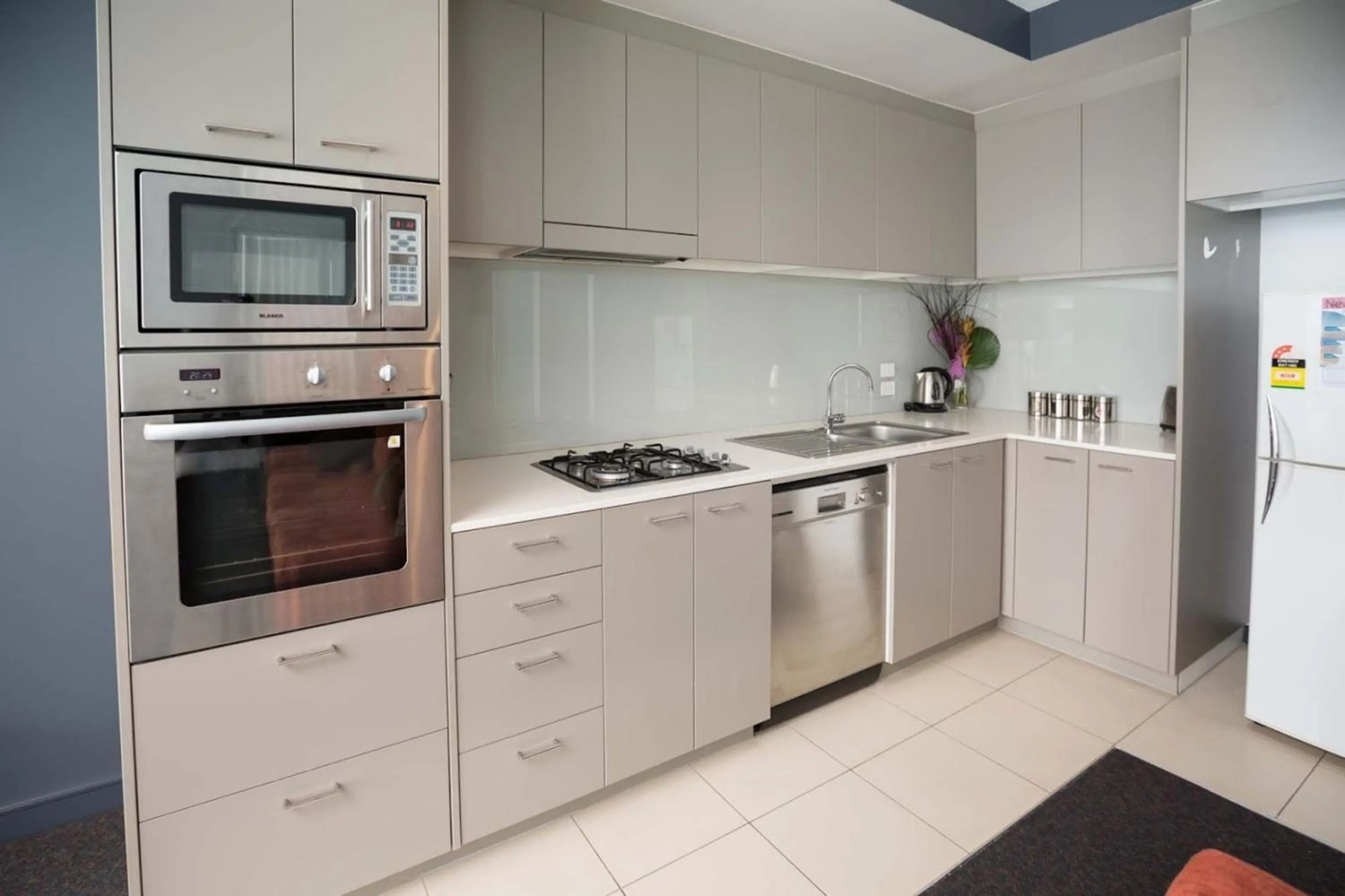 Coffee/tea facilities in Honeysuckle Executive Suites