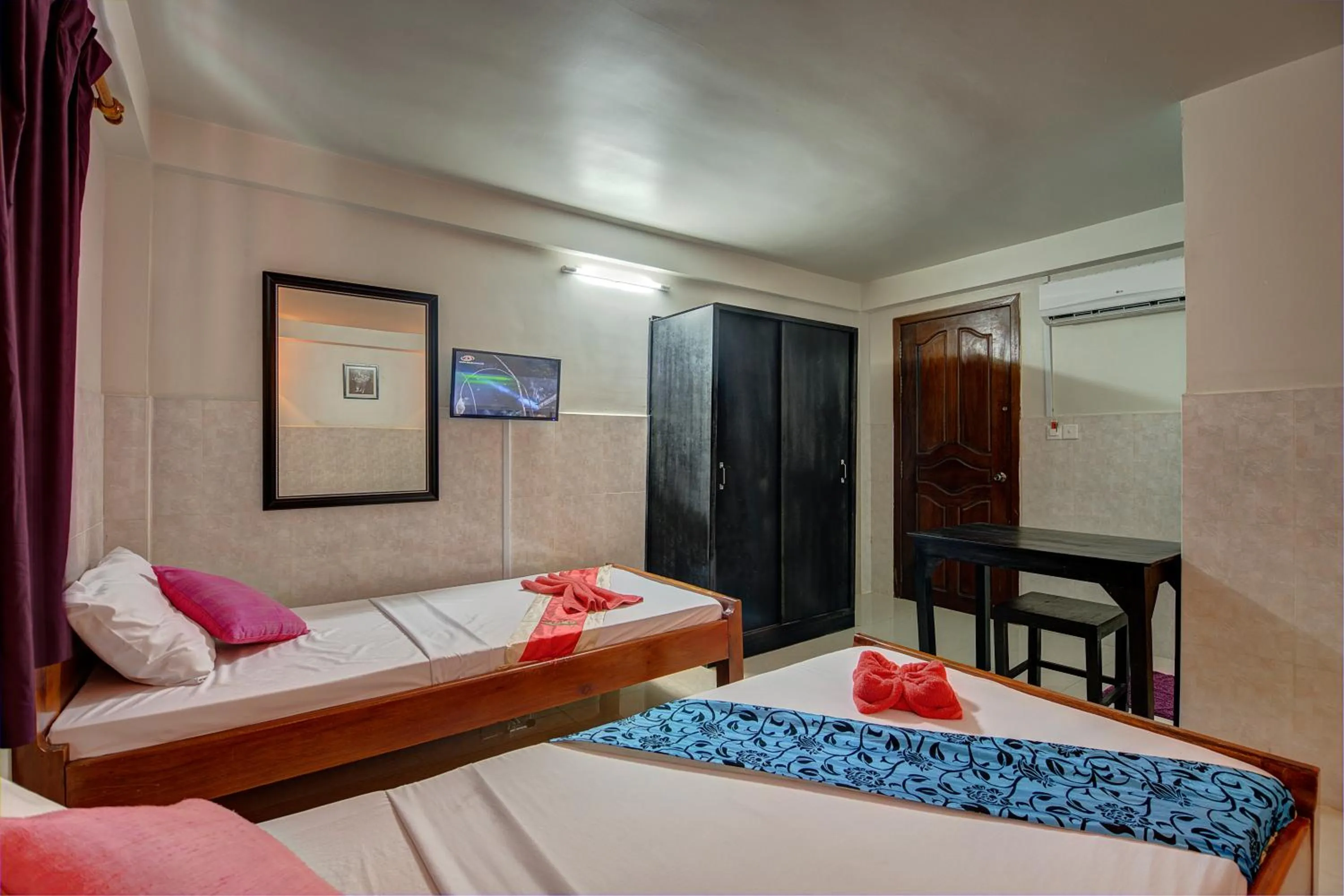 Photo of the whole room, Bed in Siem Reap Pub Hostel