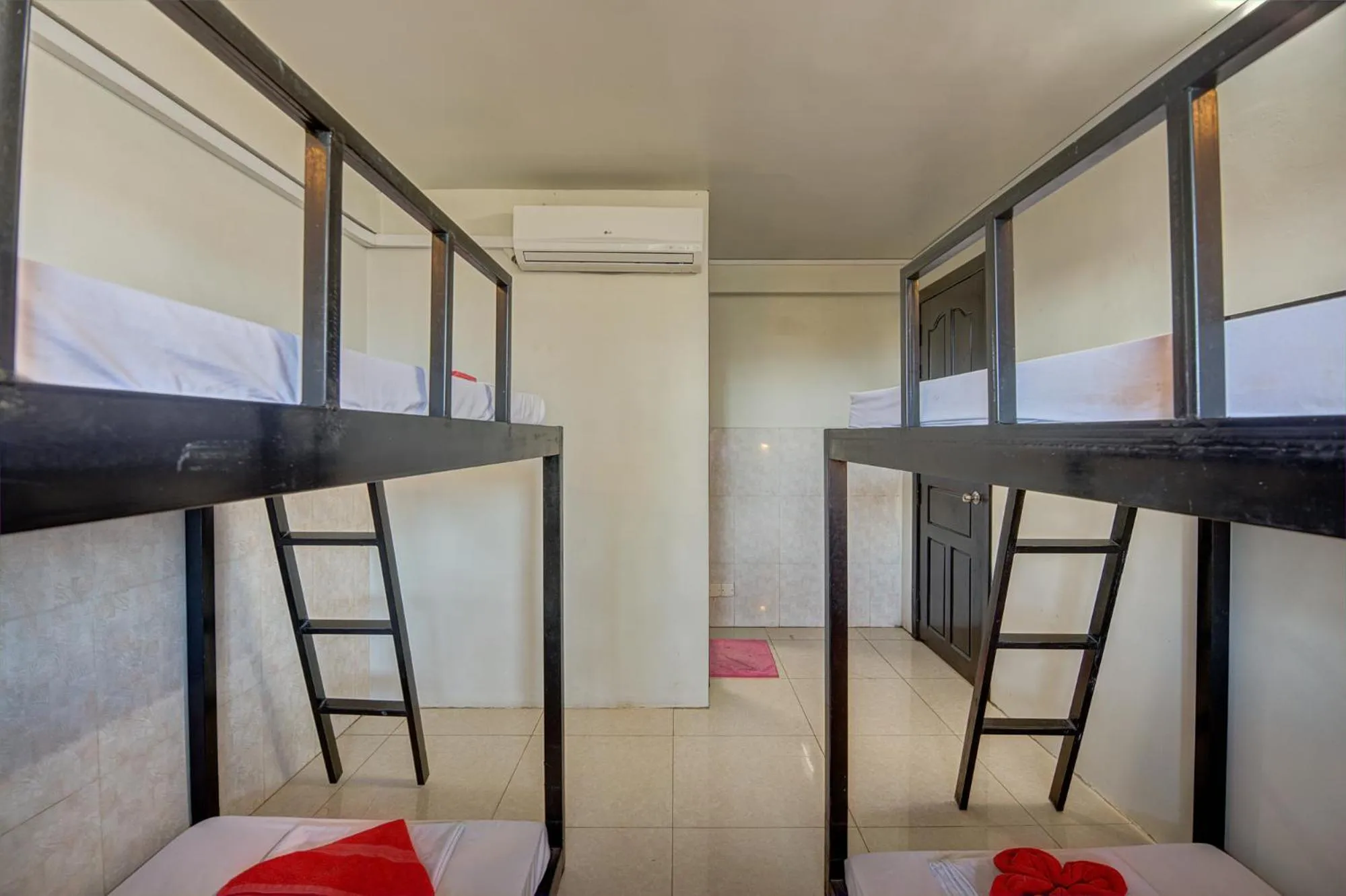 Property building, Bed in Siem Reap Pub Hostel