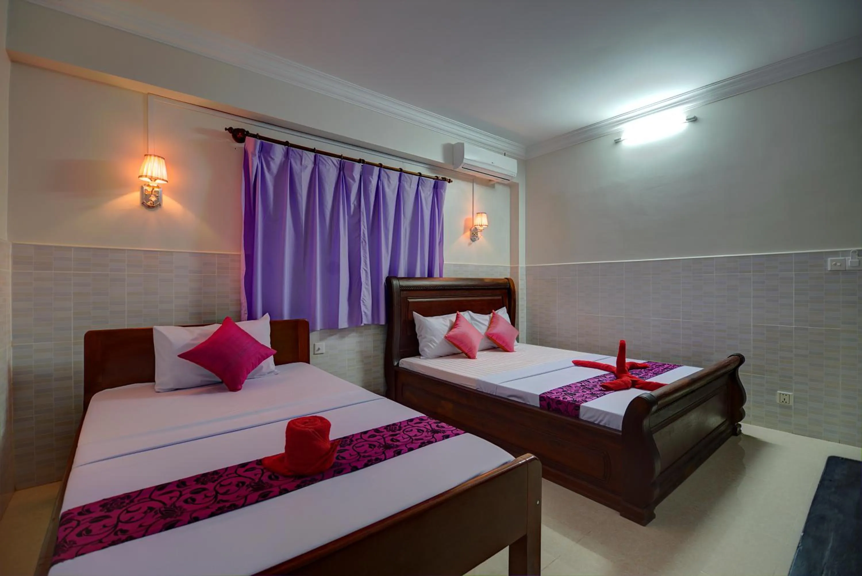 Photo of the whole room, Bed in Siem Reap Pub Hostel