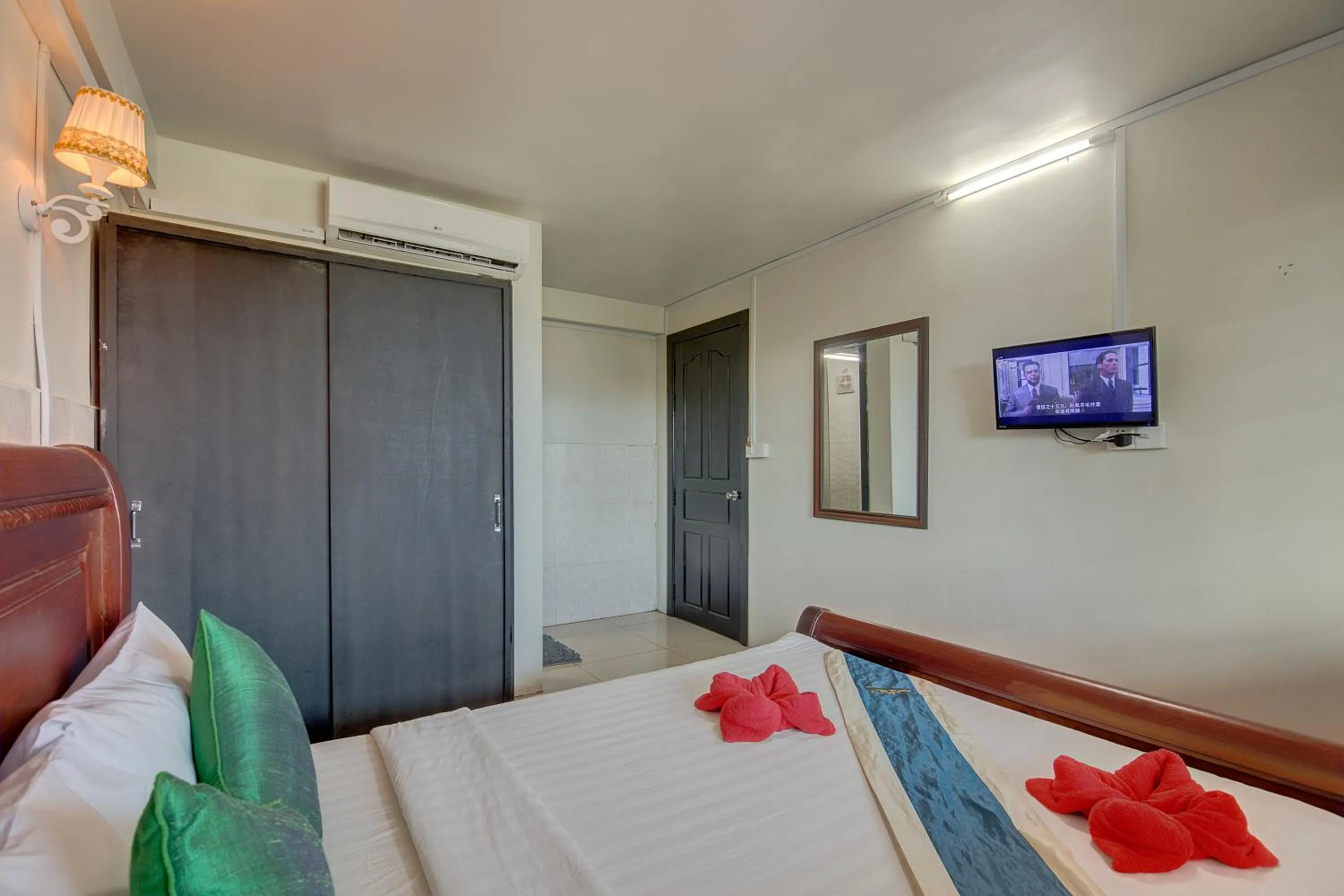 Photo of the whole room, Bed in Siem Reap Pub Hostel