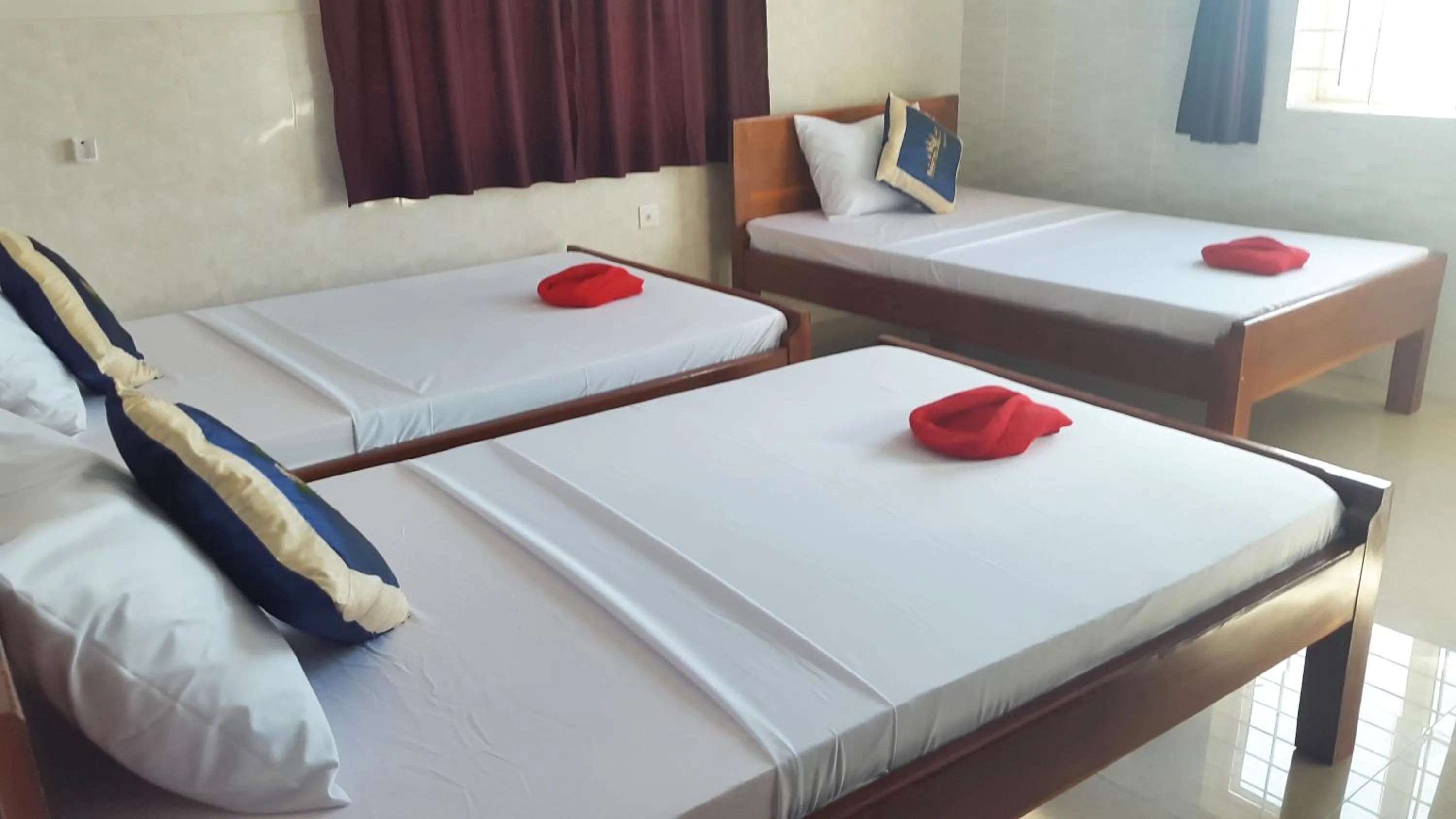 Photo of the whole room, Bed in Siem Reap Pub Hostel