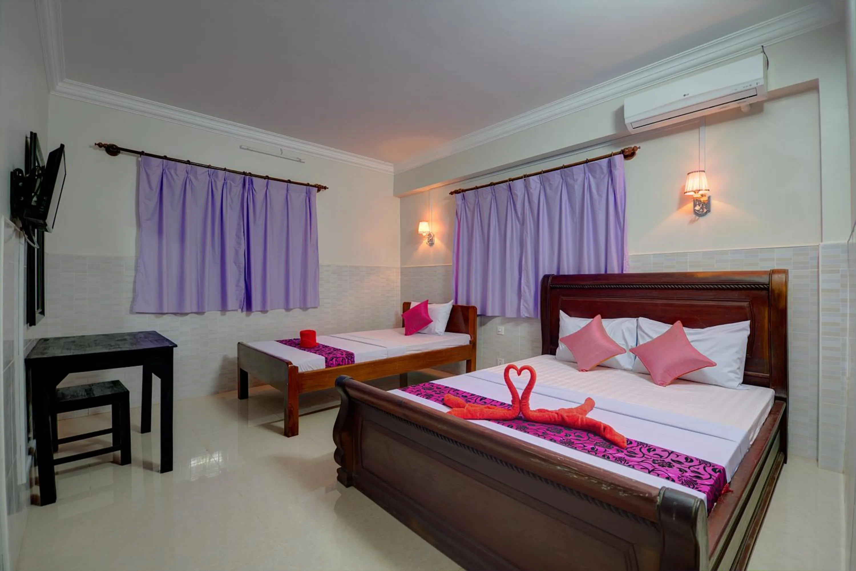 Photo of the whole room, Bed in Siem Reap Pub Hostel