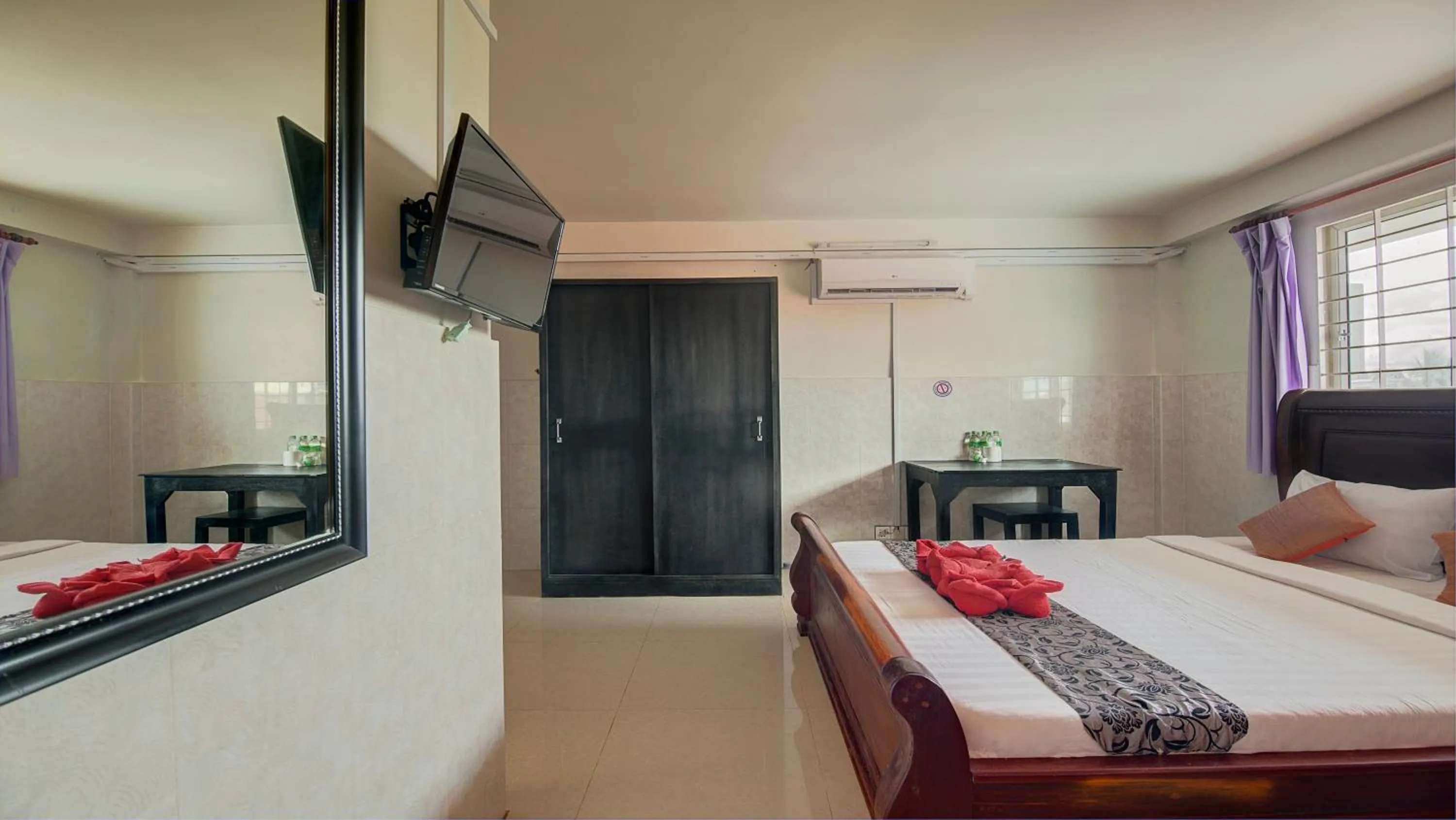 Photo of the whole room, Bed in Siem Reap Pub Hostel