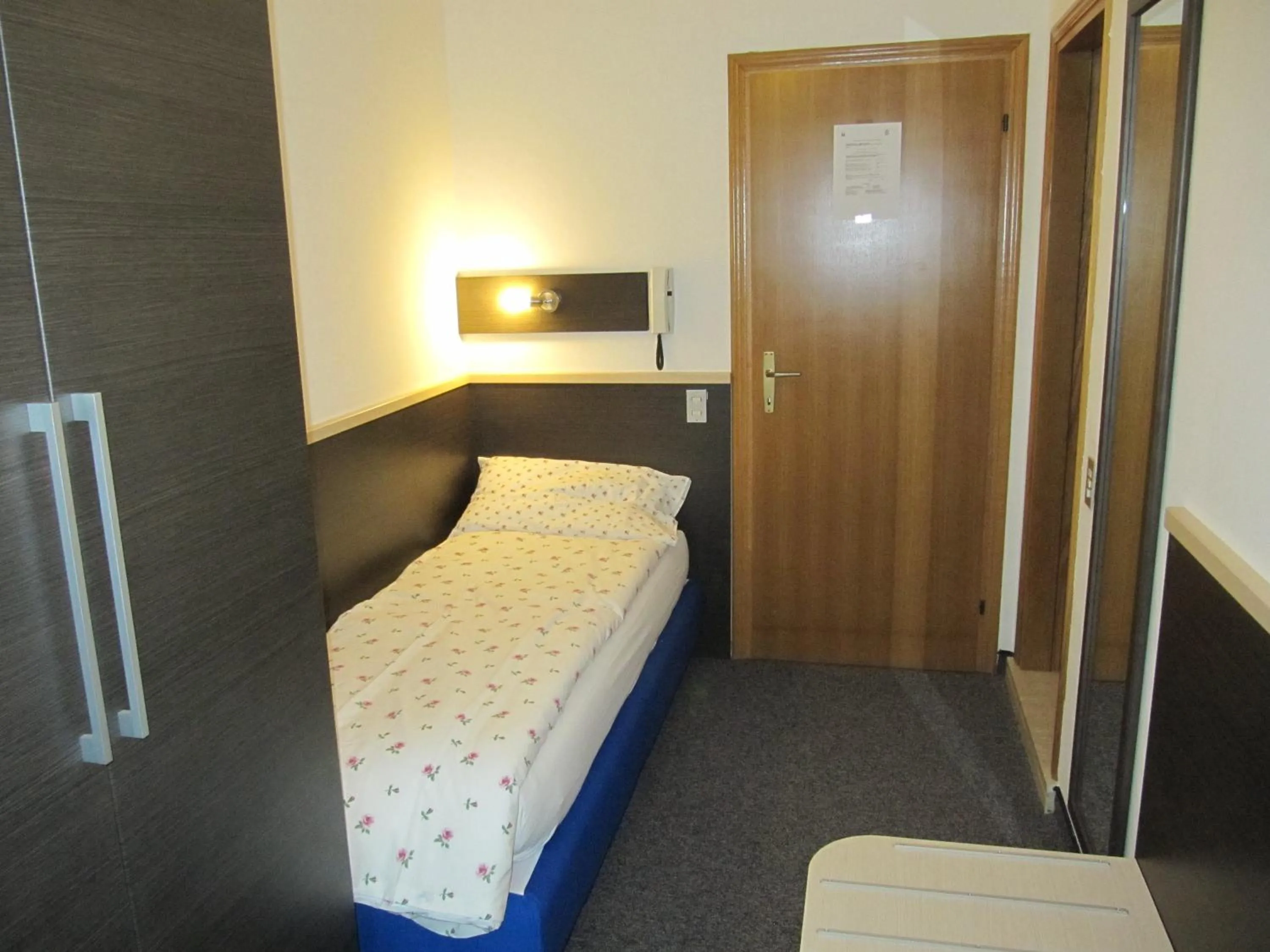 Photo of the whole room in Hotel Carlo