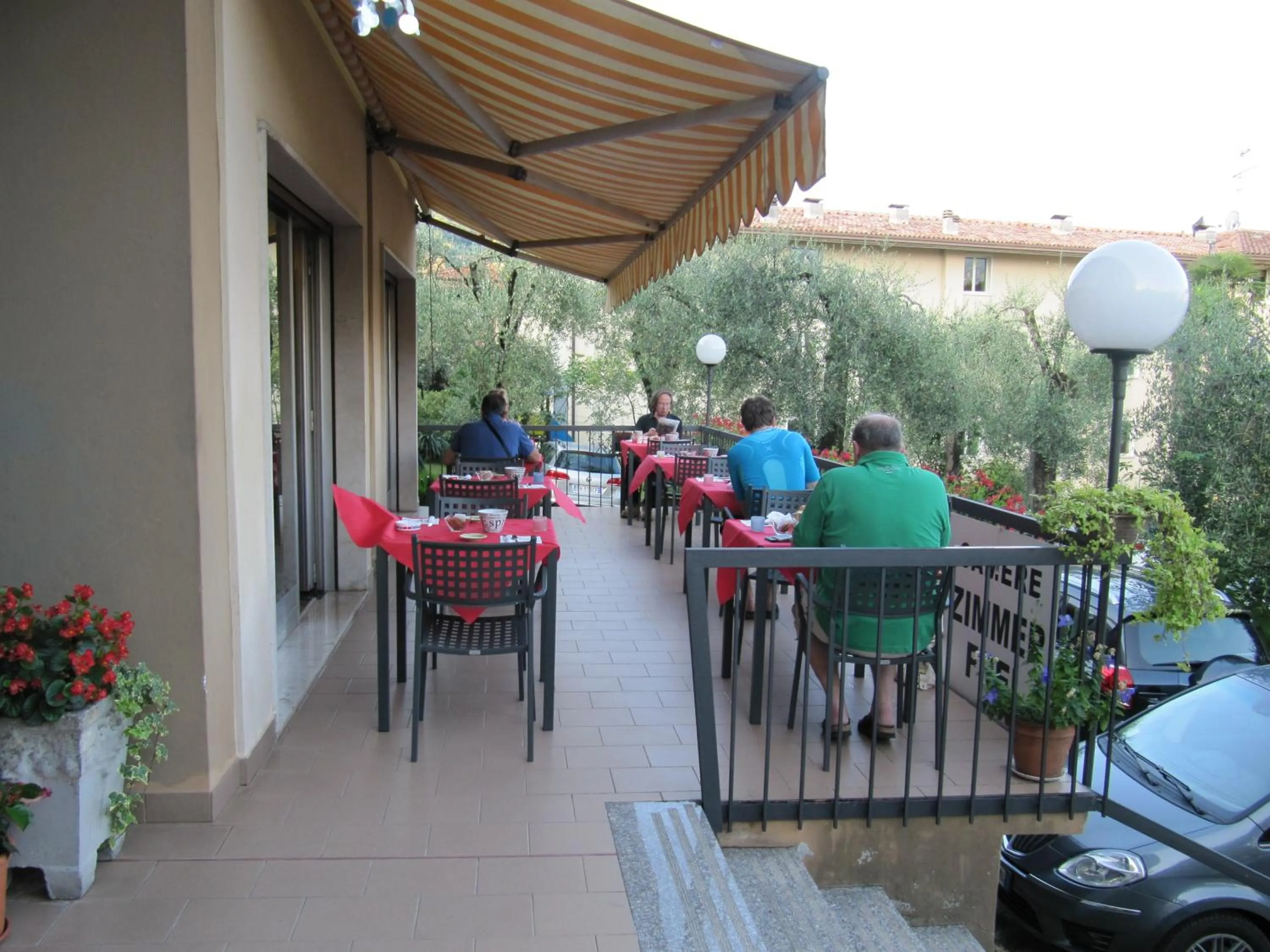 Restaurant/places to eat in Hotel Carlo