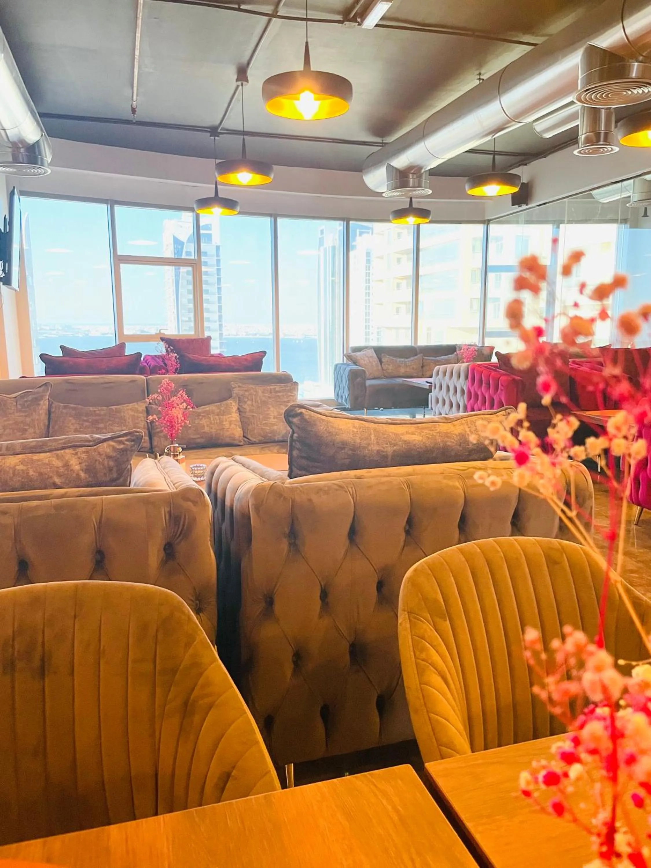 Restaurant/places to eat in Kiev Tower Hotel Apartments