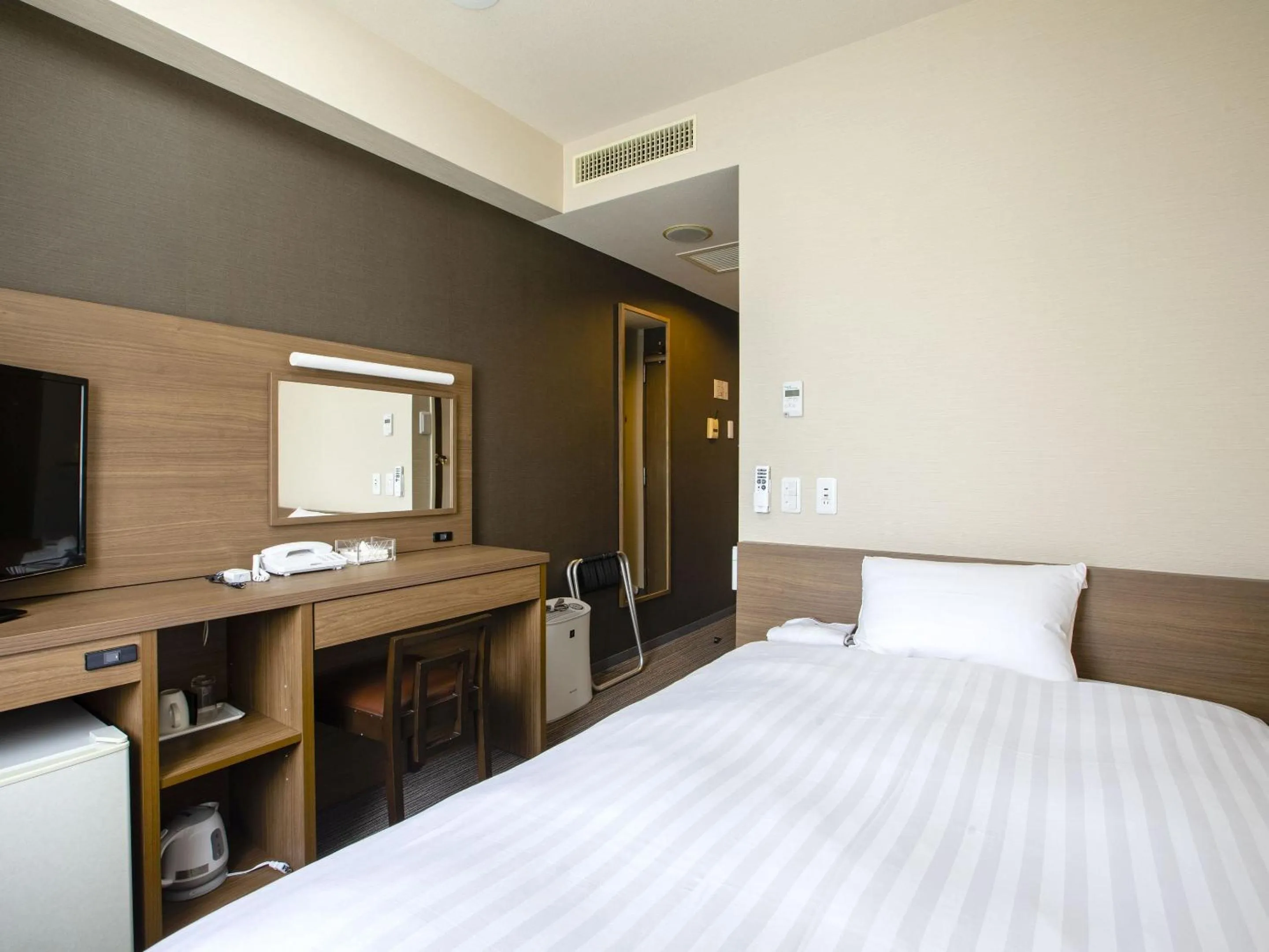 Photo of the whole room, Bed in KOKO STAY Hitachi- formerly Hotel Wing International Hitachi
